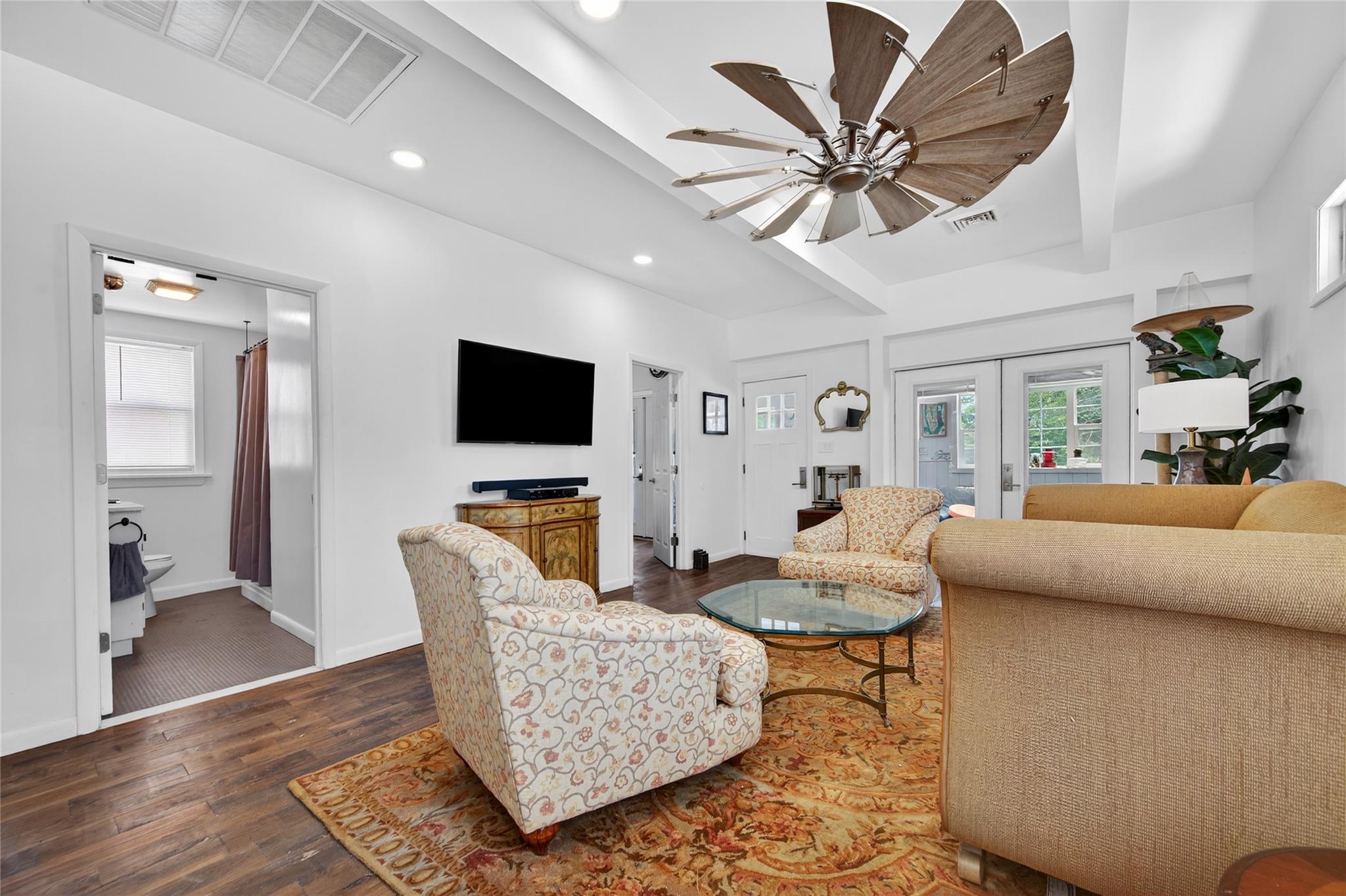 #9 photo, 16 Broadway, Loch Sheldrake , NY 12759