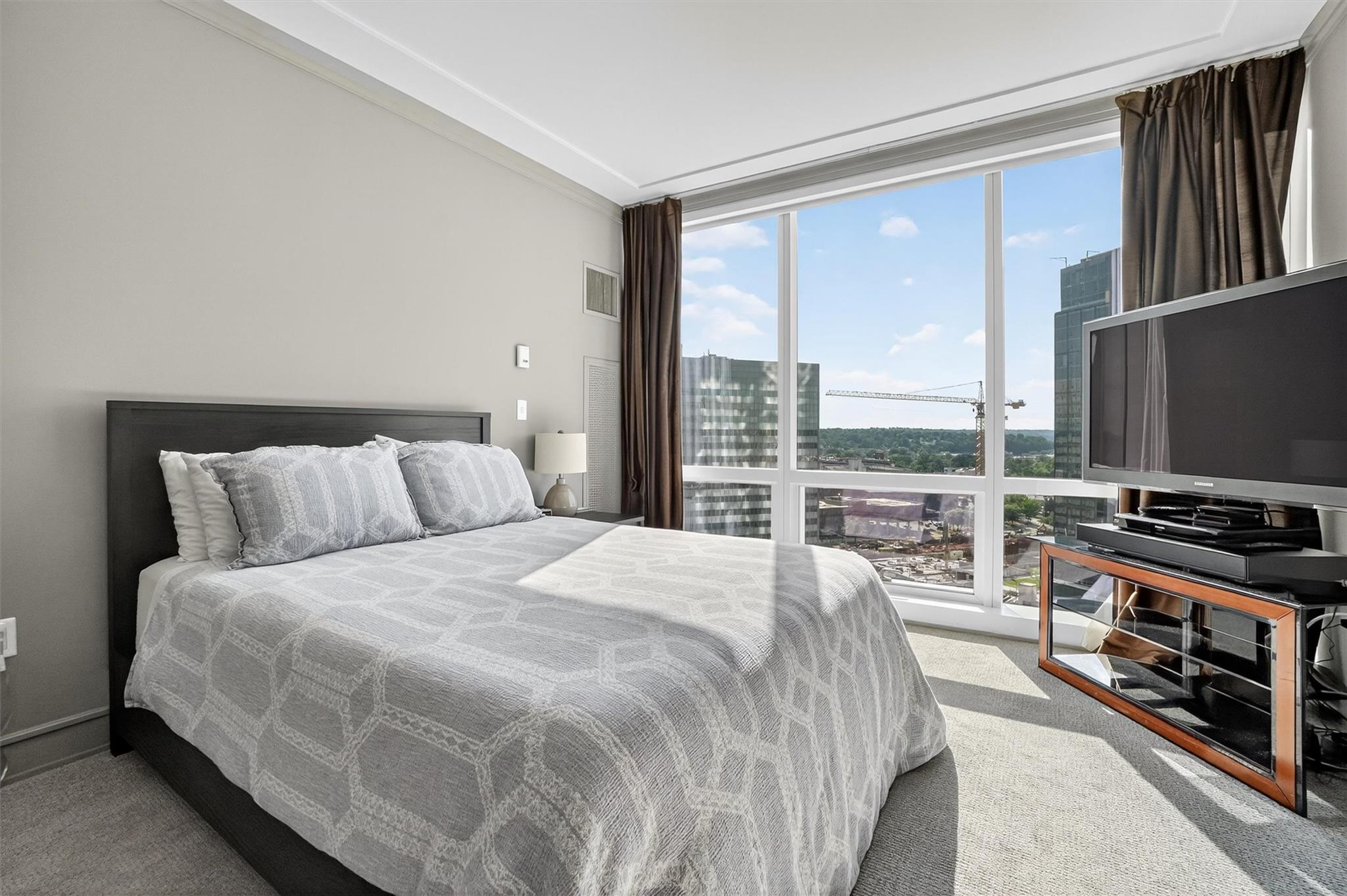 #20 photo, 1 Renaissance Square, White Plains , NY 10601