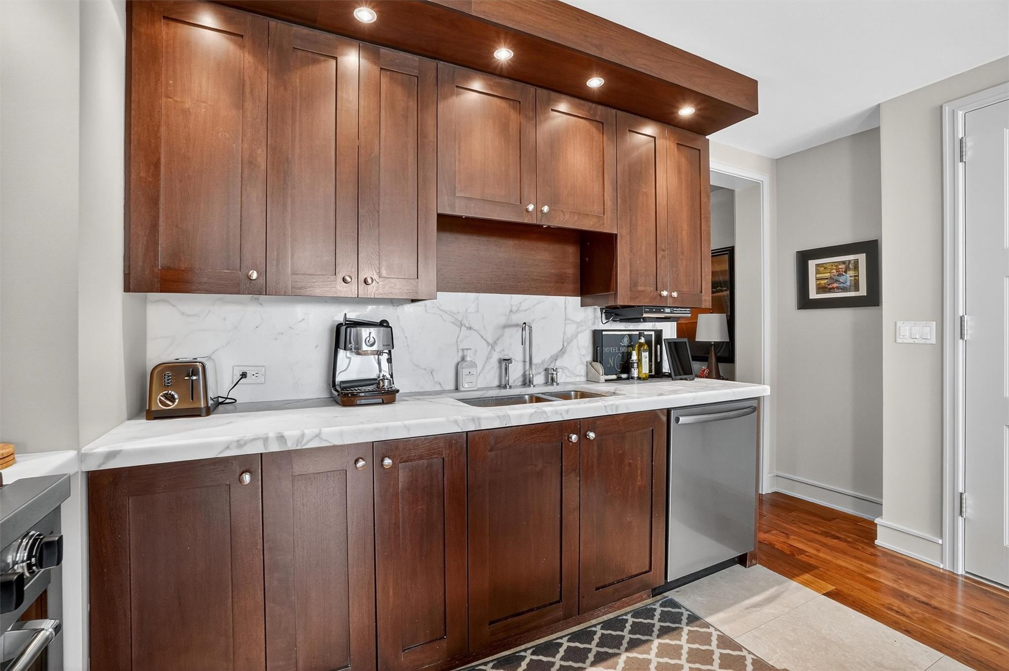 #7 photo, 1 Renaissance Square, White Plains , NY 10601