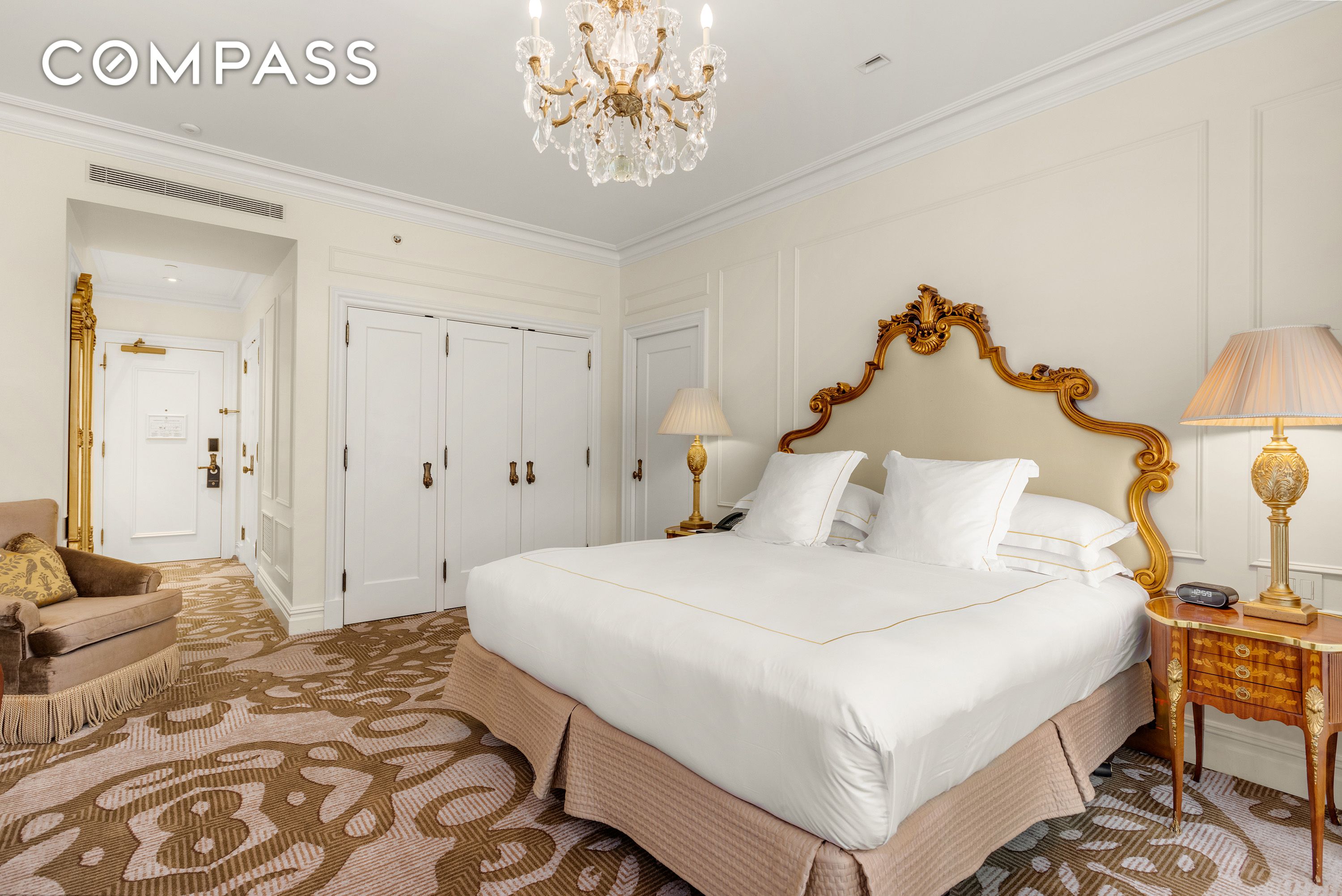 #4 photo, 1 Central Park S, マンハッタン Central Park South , NY 10019