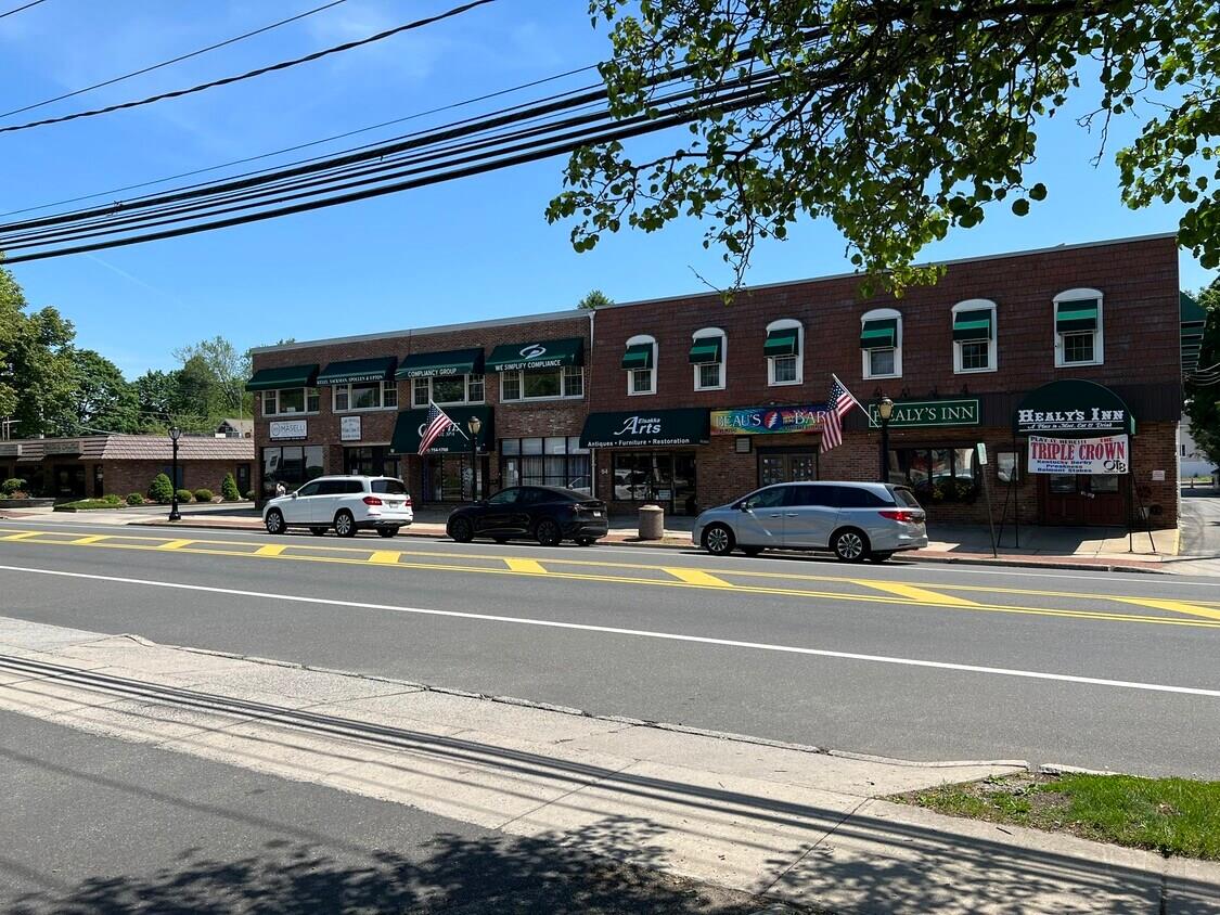 #1 photo, 52 Broadway, Greenlawn , NY 11740
