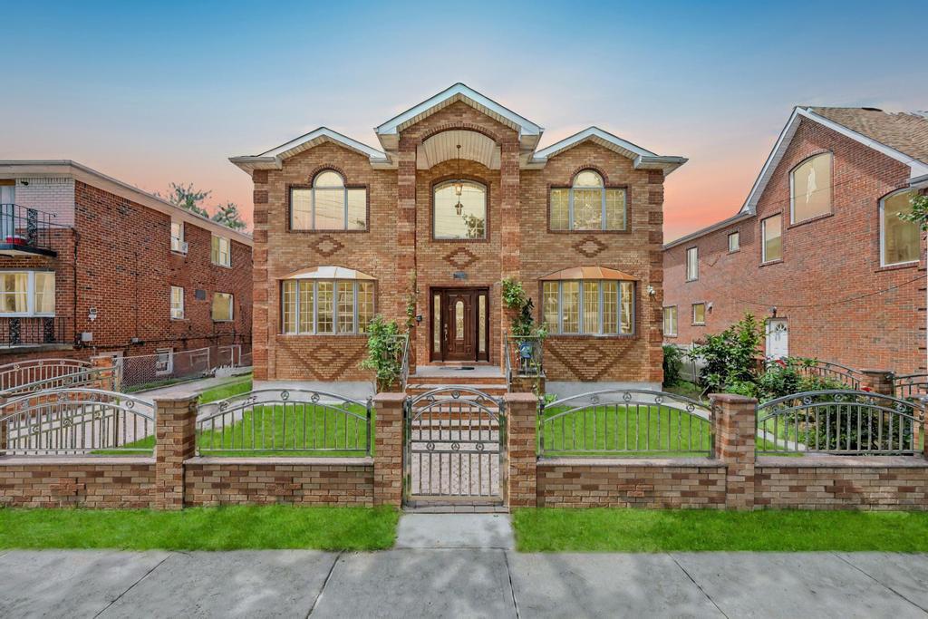 #1 photo, 8418 263rd Street, Floral Park , NY 11001