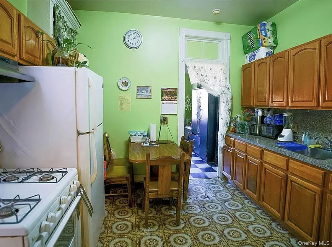 #2 photo, 668 Broadway, ブルックリン区 Brooklyn , NY 11206