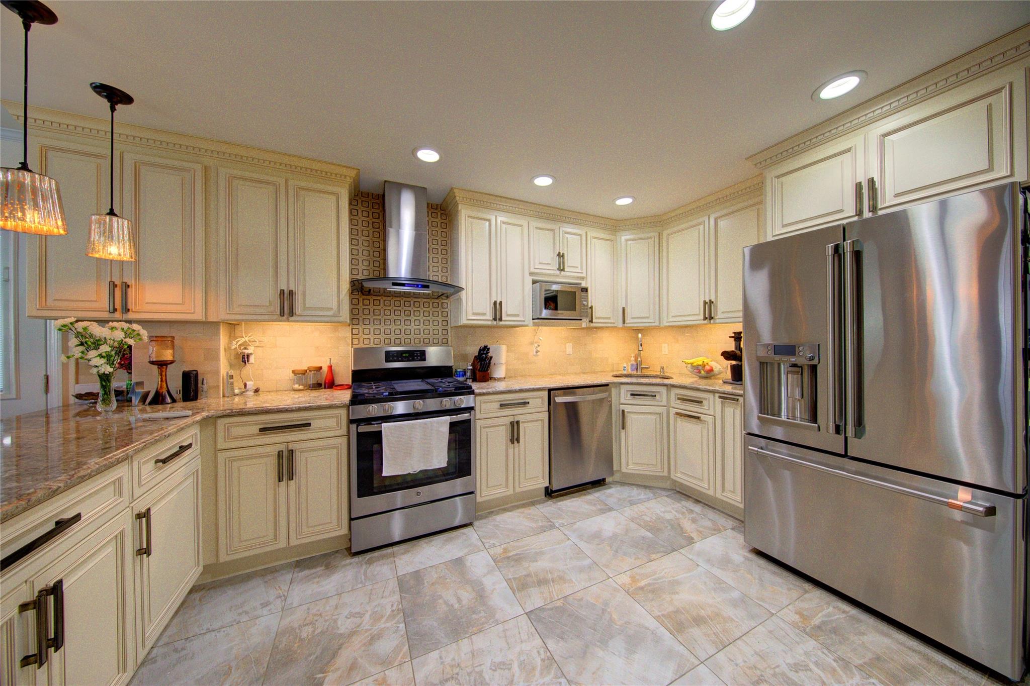 #12 photo, 7622 265th Street, New Hyde Park , NY 11040