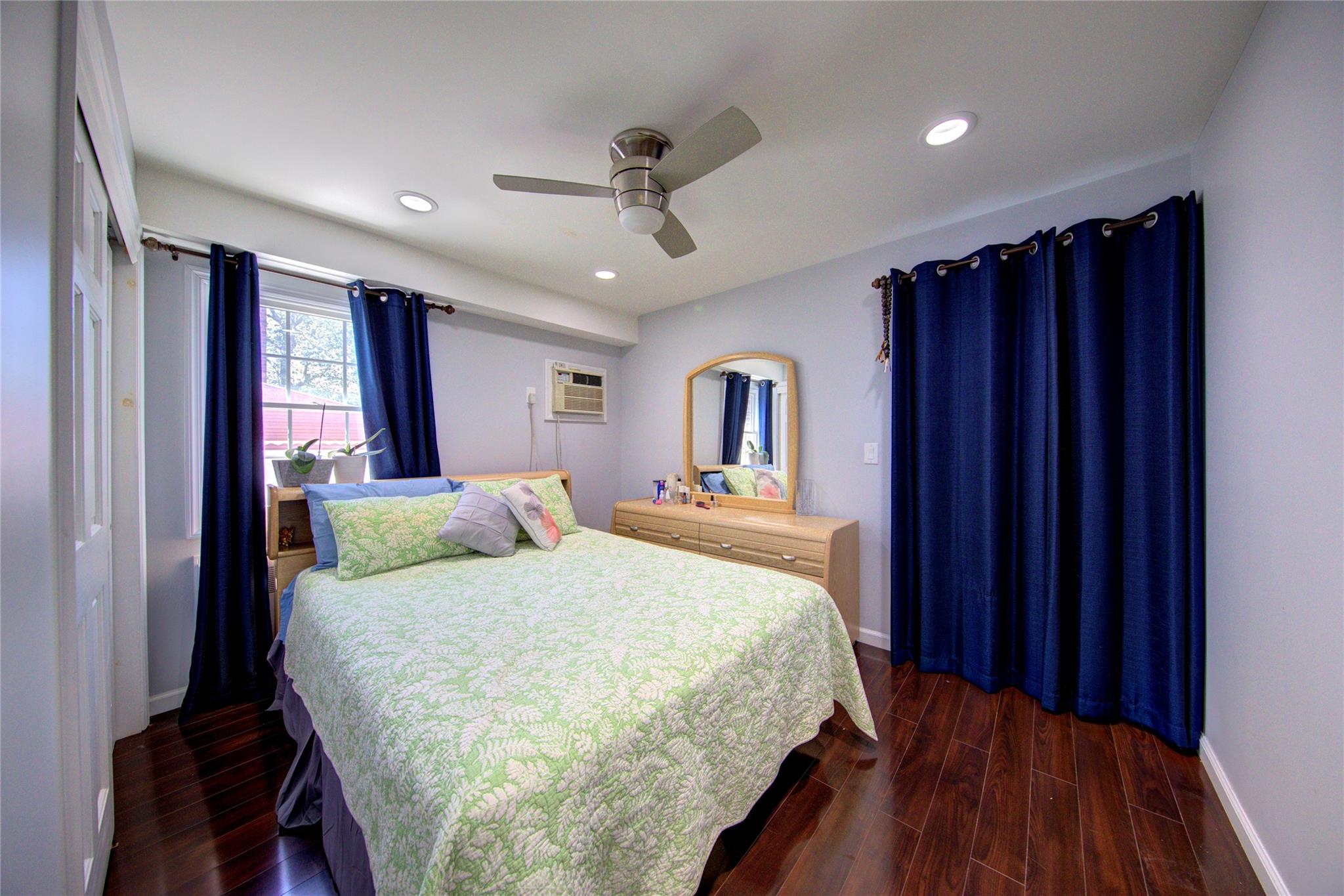 #13 photo, 7622 265th Street, New Hyde Park , NY 11040