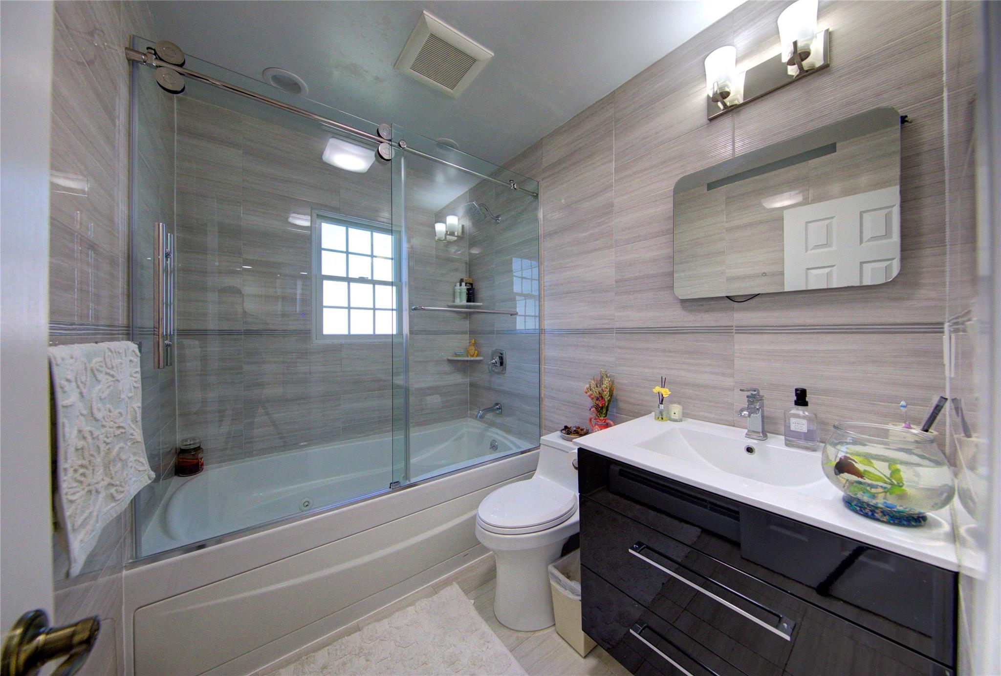 #15 photo, 7622 265th Street, New Hyde Park , NY 11040