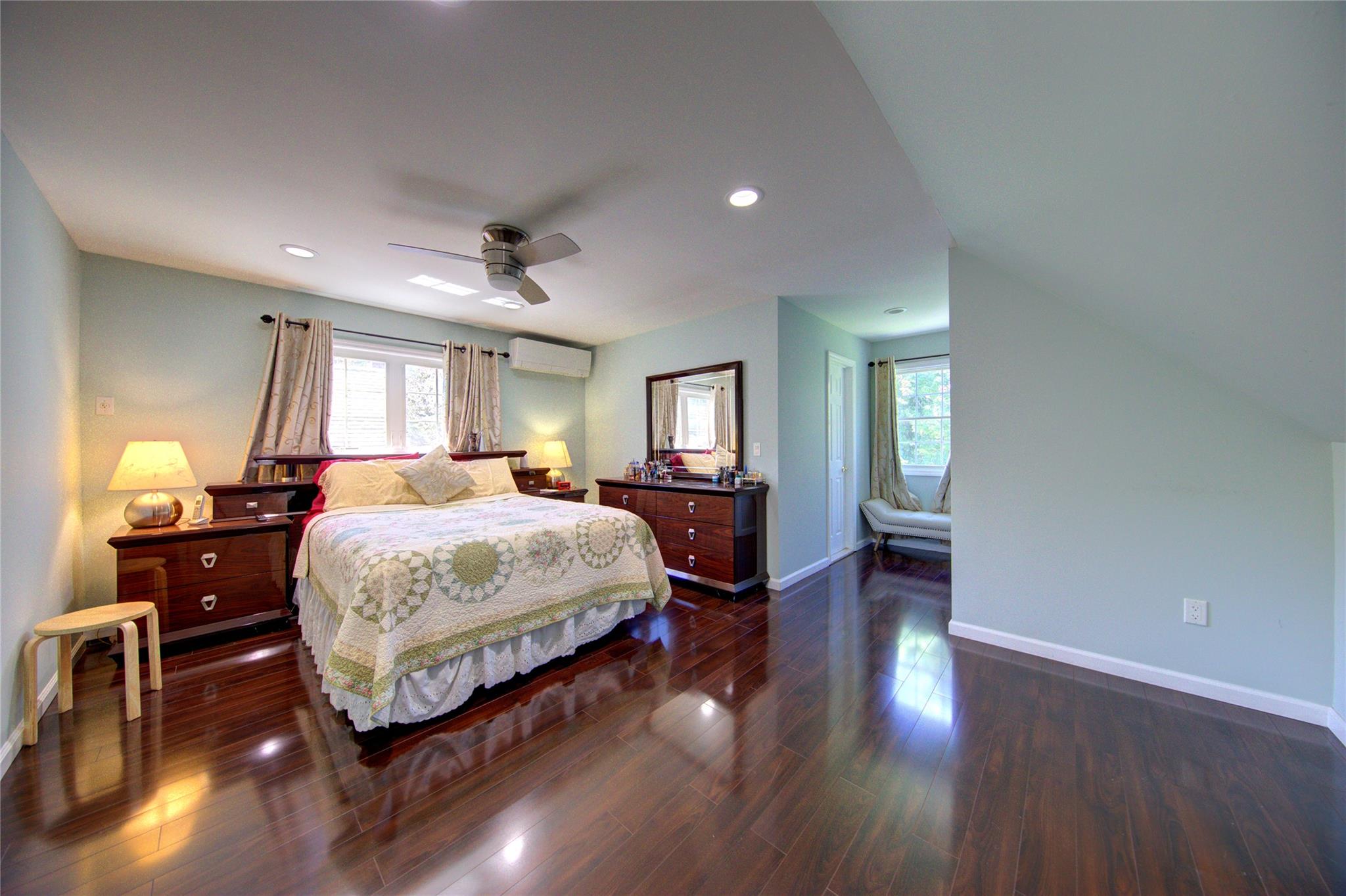 #17 photo, 7622 265th Street, New Hyde Park , NY 11040