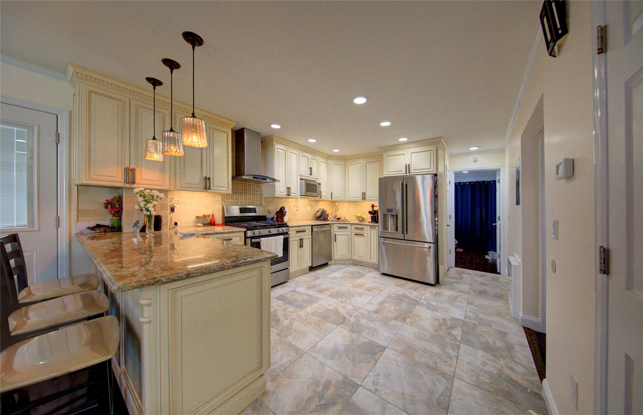 #8 photo, 7622 265th Street, New Hyde Park , NY 11040