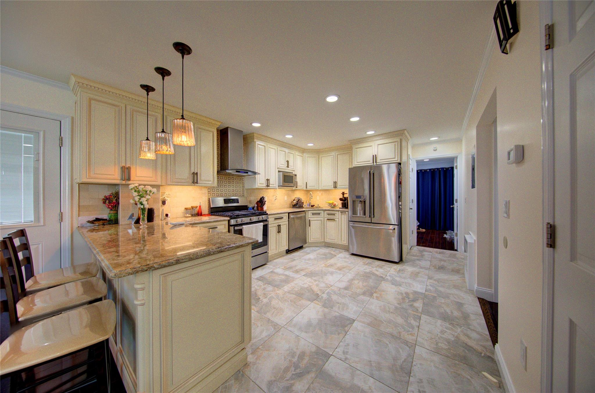 #9 photo, 7622 265th Street, New Hyde Park , NY 11040