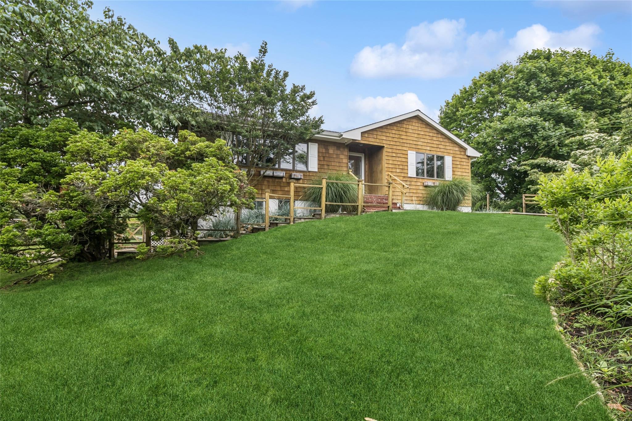 #1 photo, 152 S Essex Street, Montauk , NY 11954