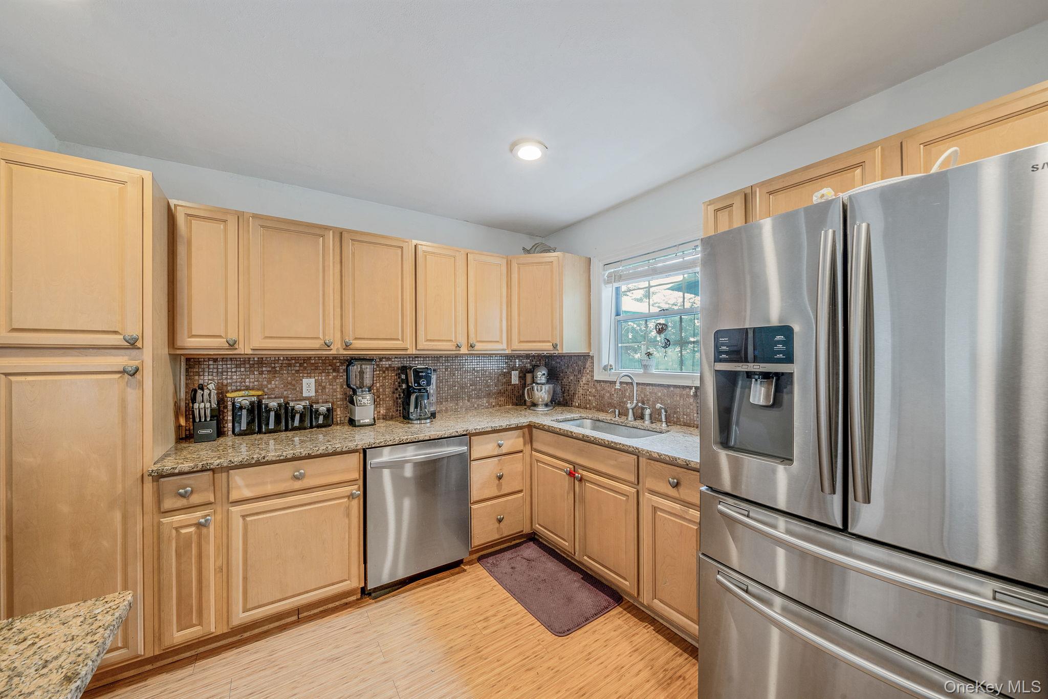 #11 photo, 108A Union Avenue, サフォーク郡 Lake Ronkonkoma , NY 11779