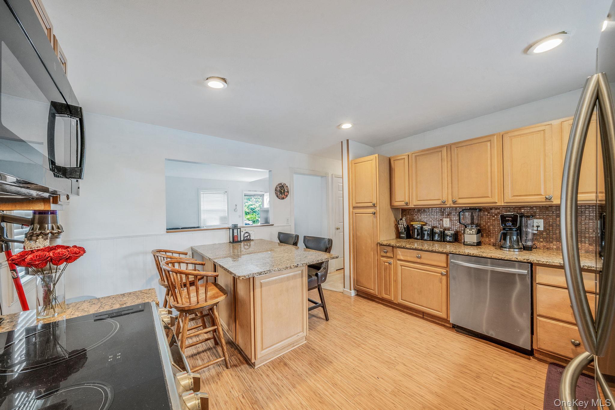 #12 photo, 108A Union Avenue, サフォーク郡 Lake Ronkonkoma , NY 11779