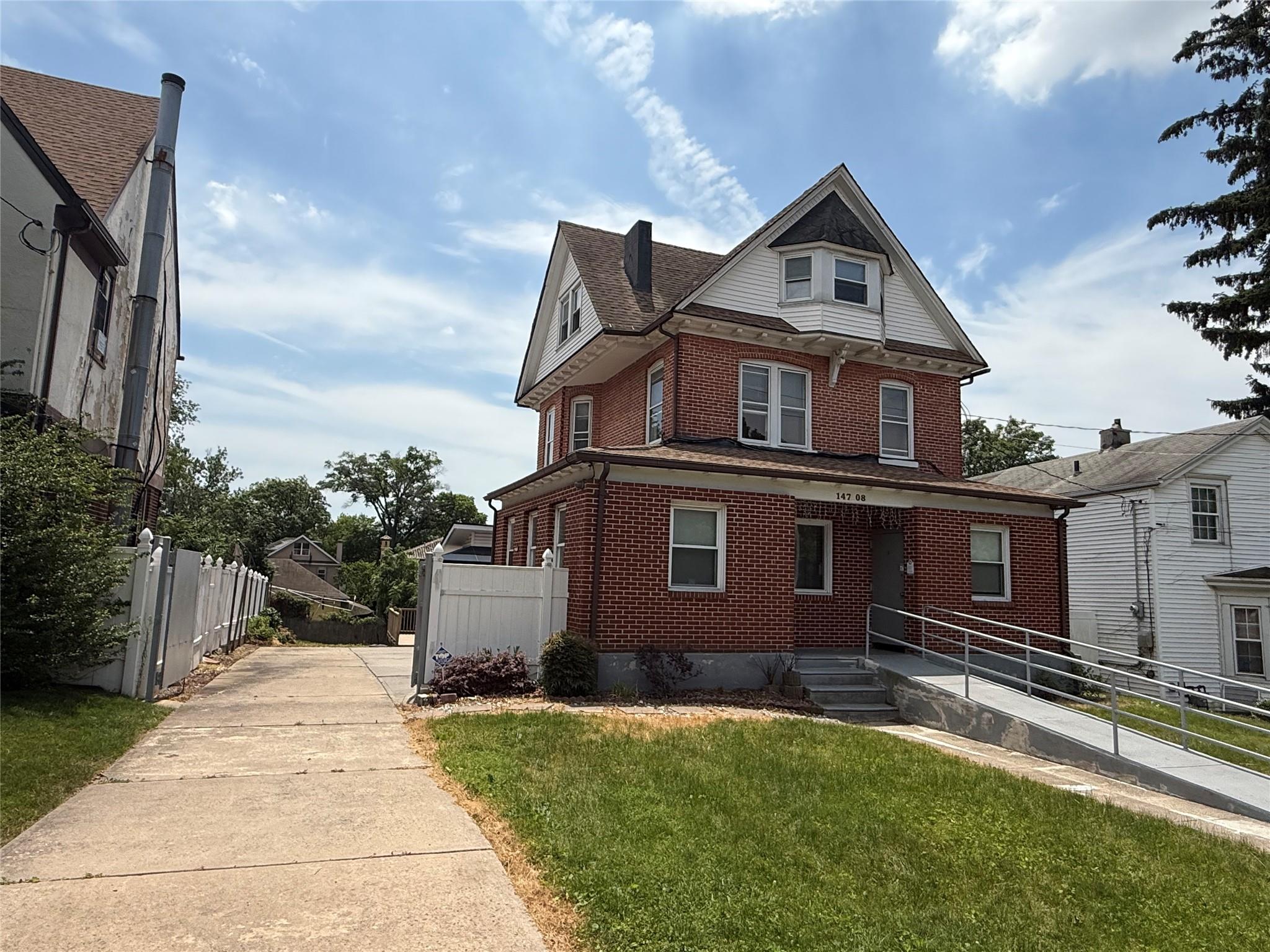 #4 photo, 147-08/146-70 Bayside Avenue, クイーンズ区 Flushing , NY 11354