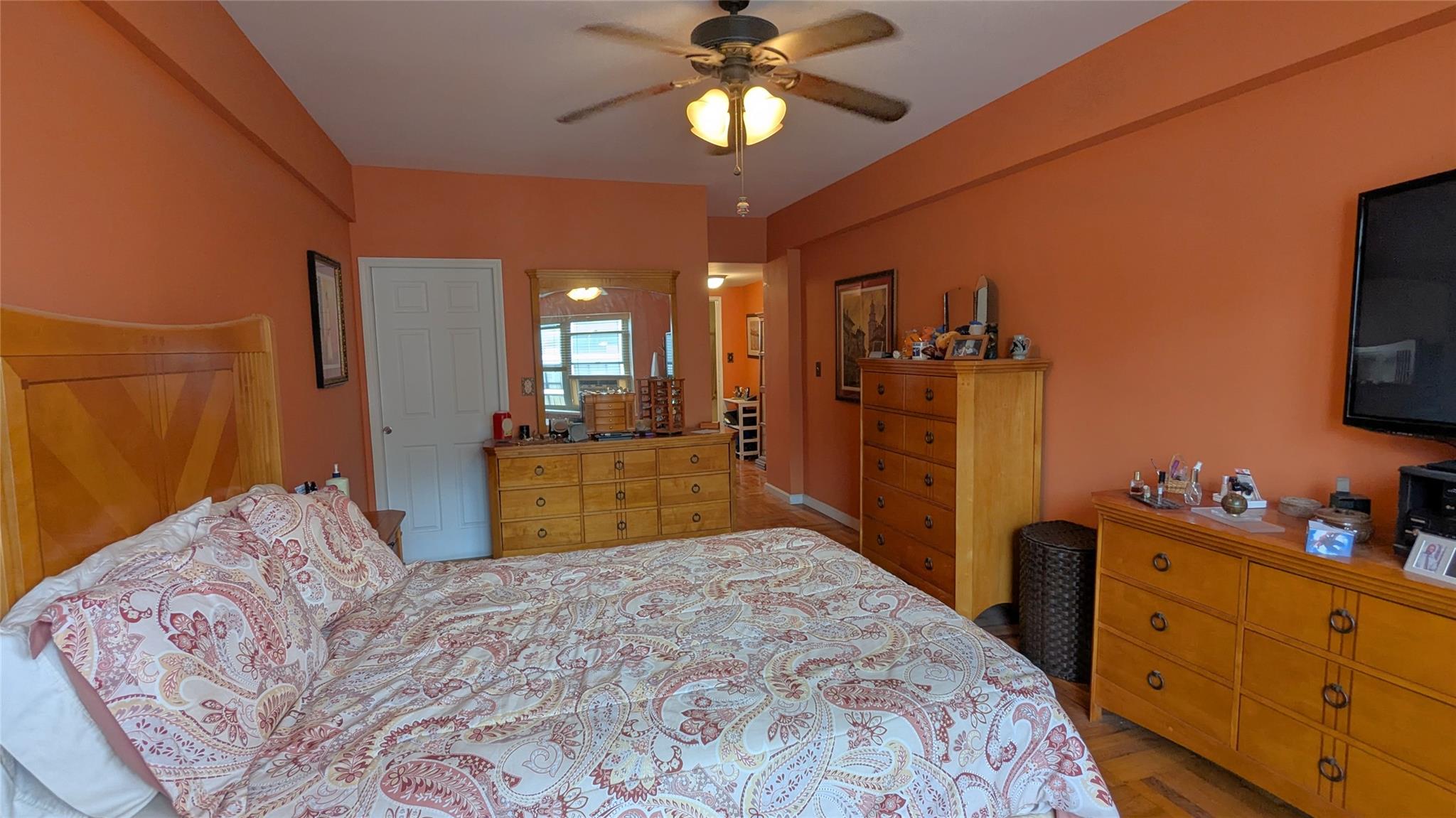 #3 photo, 63-33 98 Place, 皇后區 雷哥公園 Rego Park , NY 11374