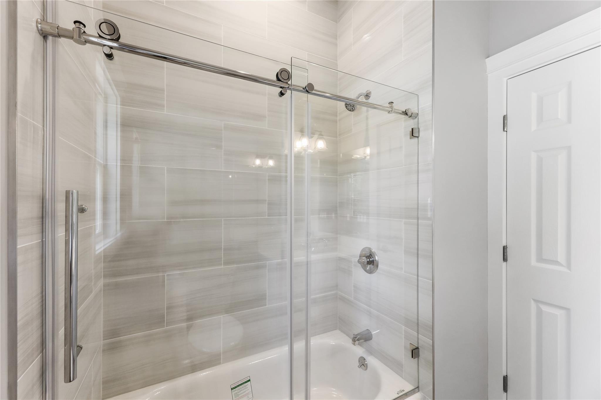 #16 photo, Undisclosed Address, サフォーク郡 Riverhead , NY 11901