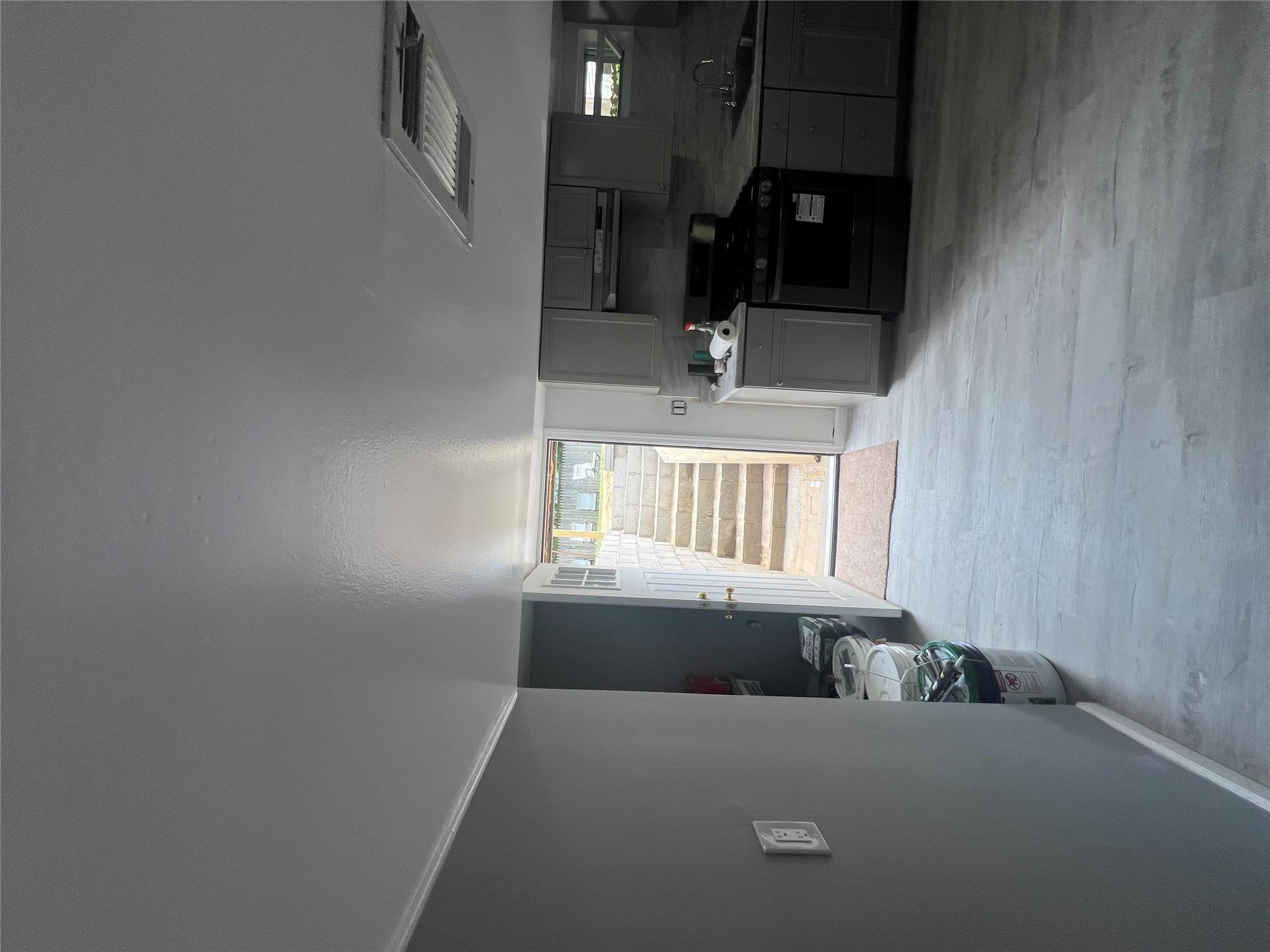 #1 photo, 182 Alkier Street, 東長島 Brentwood , NY 11717