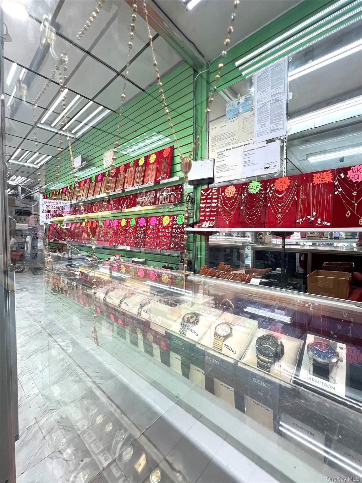 #6 photo, 82-07 Roosevelt Avenue, クイーンズ区 Jackson Heights , NY 11372