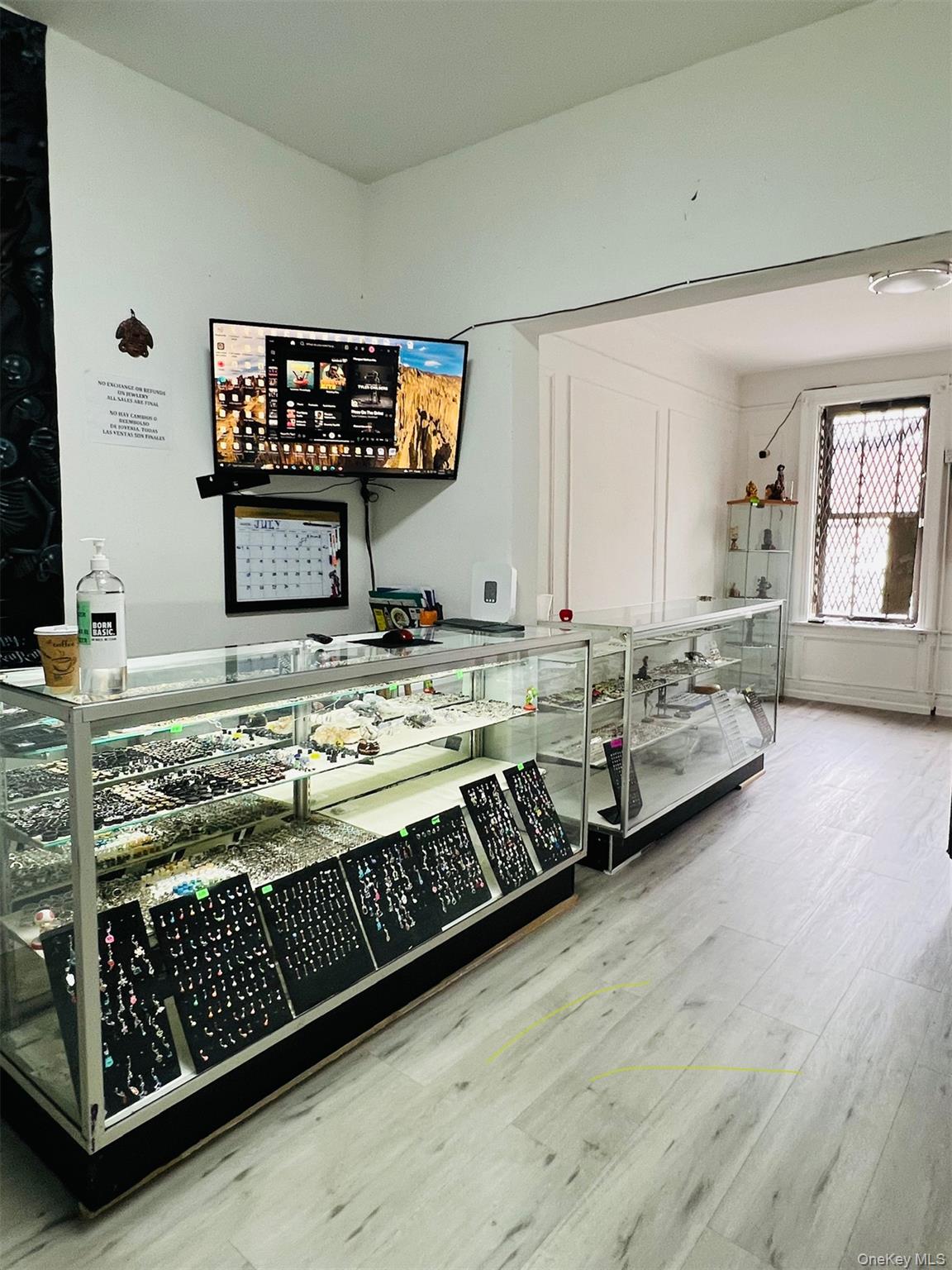 #7 photo, 82-07 Roosevelt Avenue, クイーンズ区 Jackson Heights , NY 11372