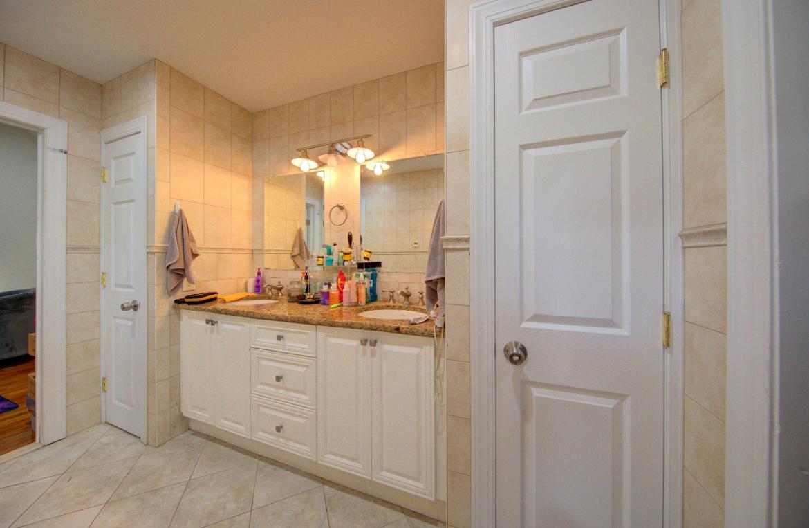 #15 photo, 97 Chestnut Street, サフォーク郡 Mount Sinai , NY 11766