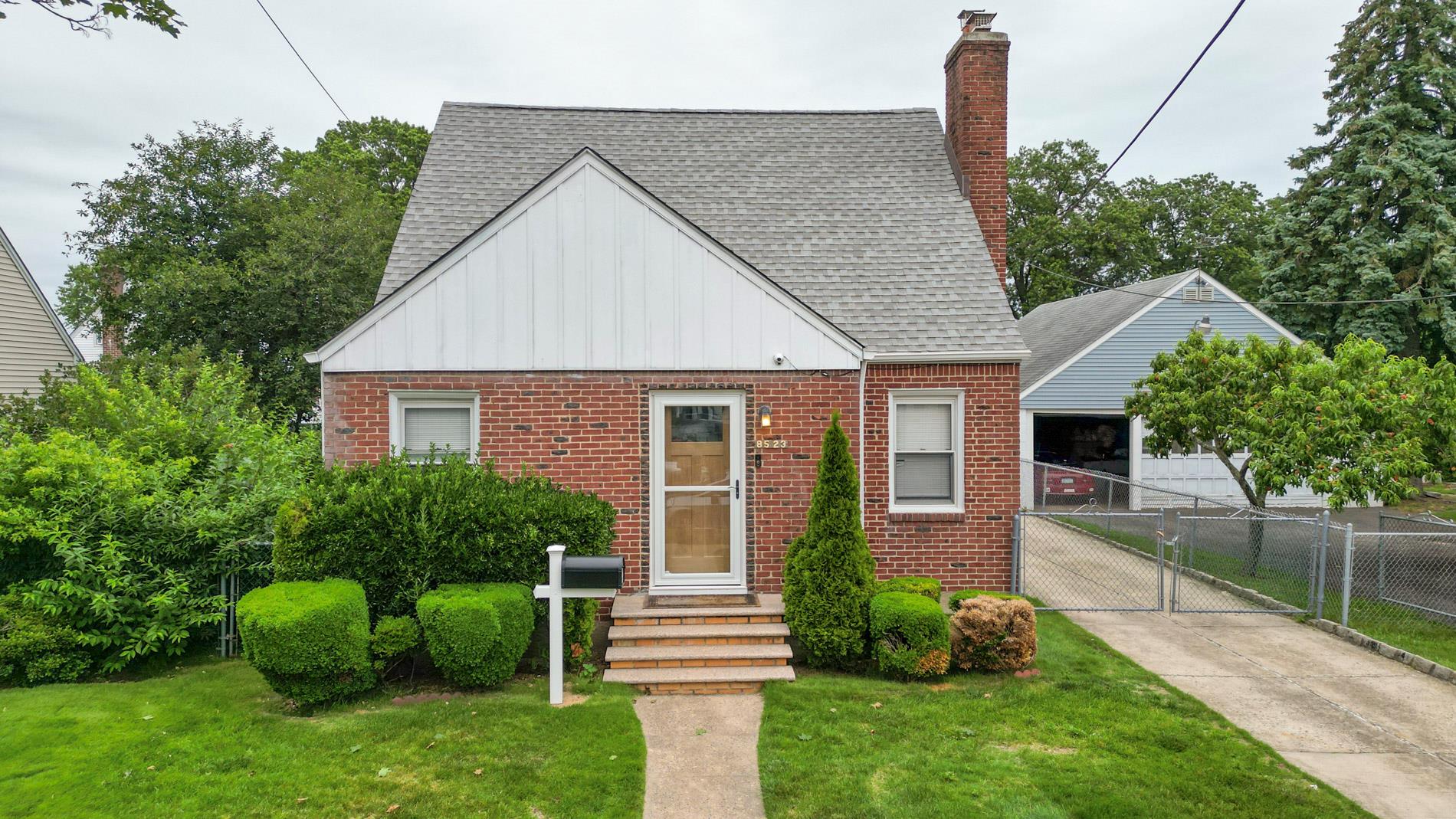 #1 photo, 85-23 264th Street, Floral Park , NY 11001