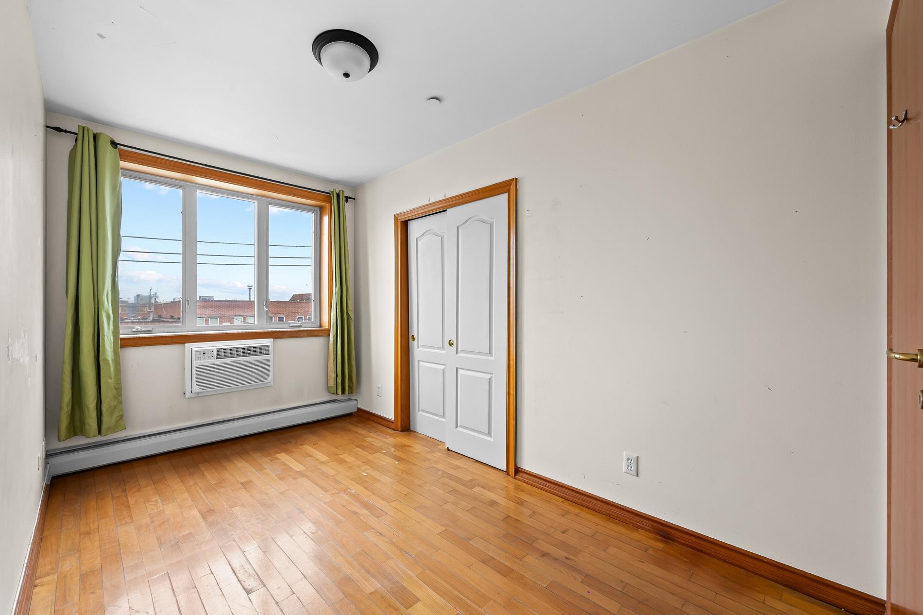 #8 photo, 2560 Stillwell Avenue, ブルックリン区 Gravesend , NY 11223