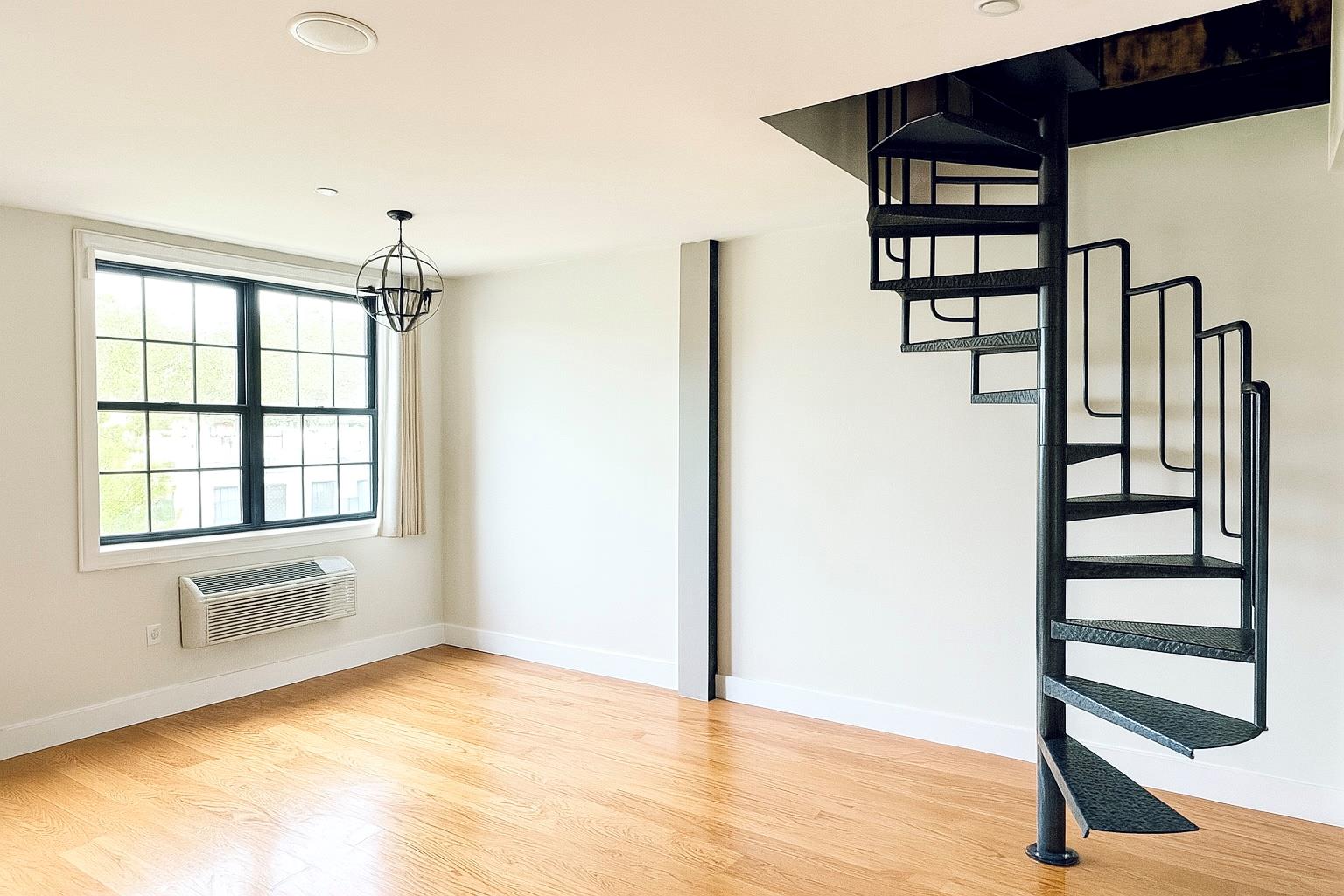 #2 photo, 219 Weirfield Street, ブルックリン区 Brooklyn , NY 11221