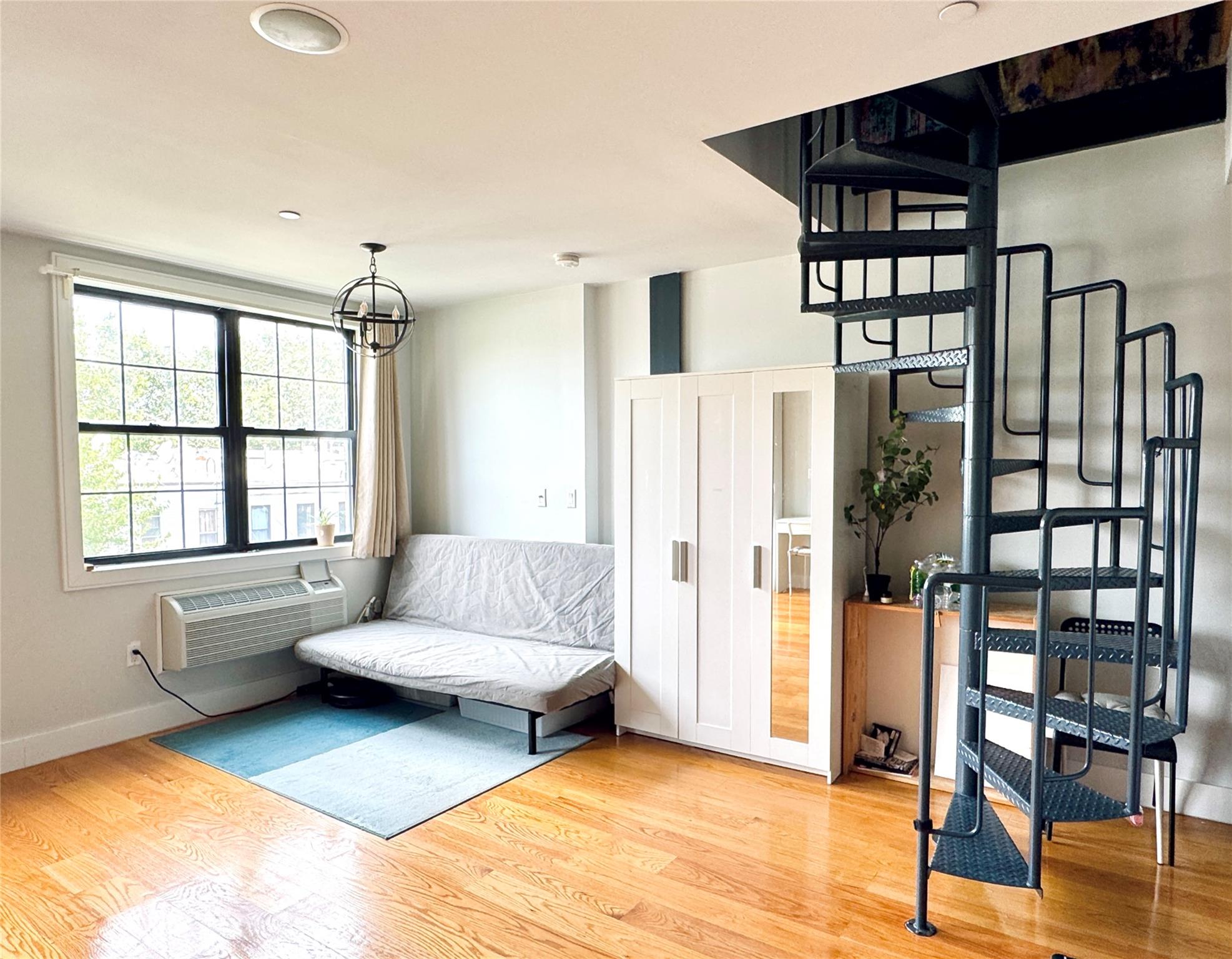 #3 photo, 219 Weirfield Street, ブルックリン区 Brooklyn , NY 11221