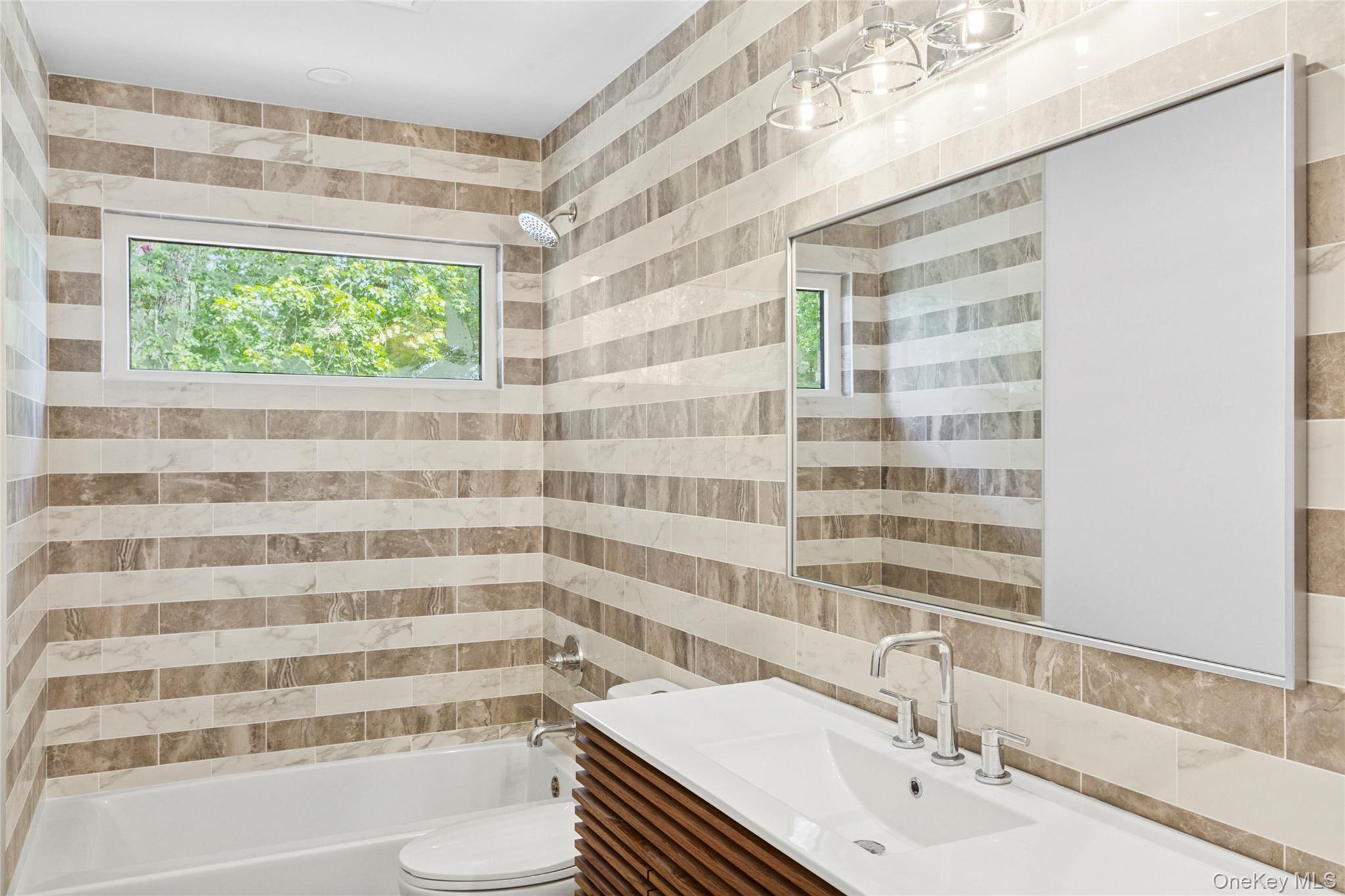 #13 photo, 12 Plume Grass Way, サフォーク郡 Westhampton , NY 11977