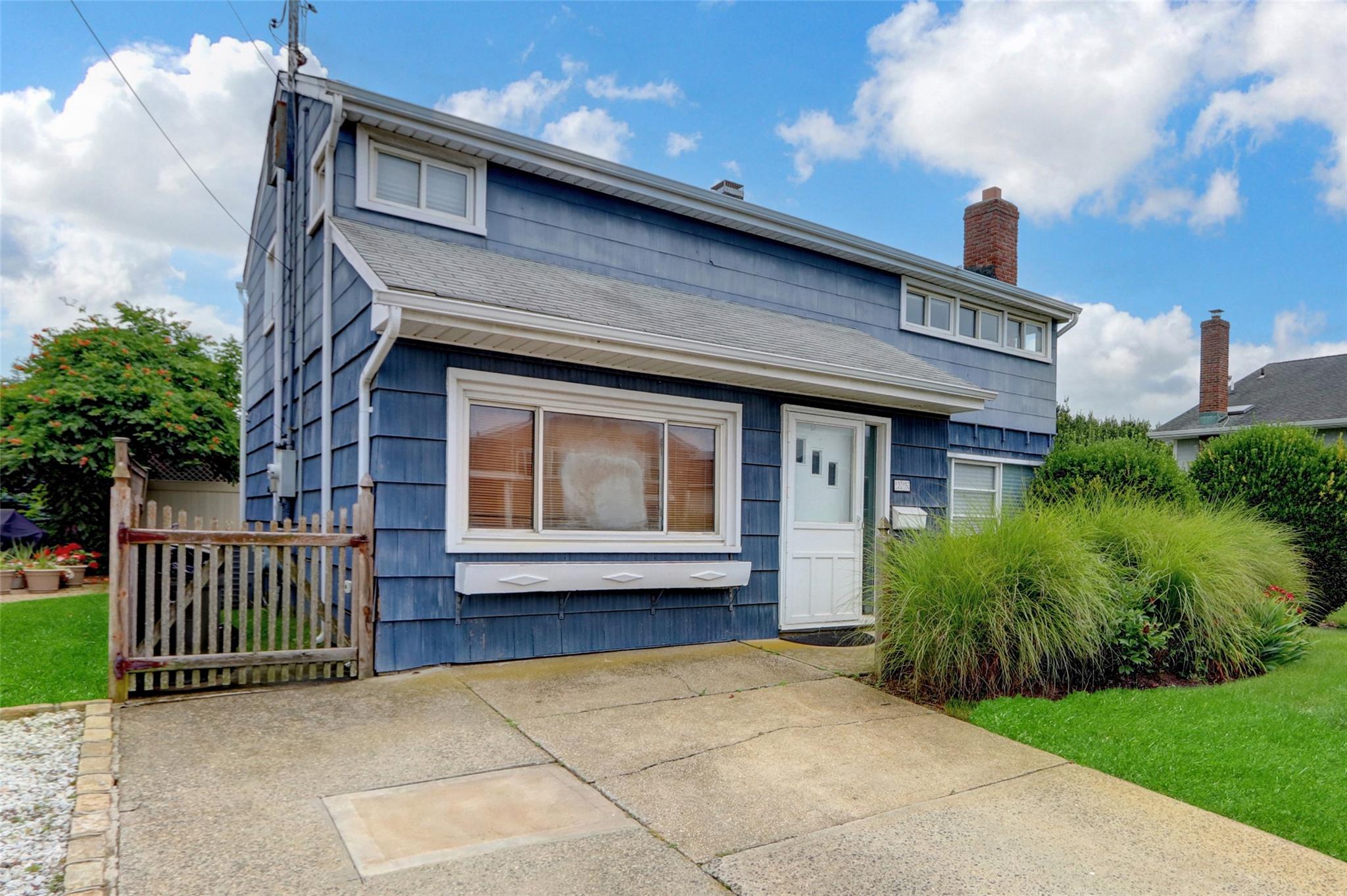 #1 photo, 25 Pinehurst Street, ناسو Lido Beach , NY 11561