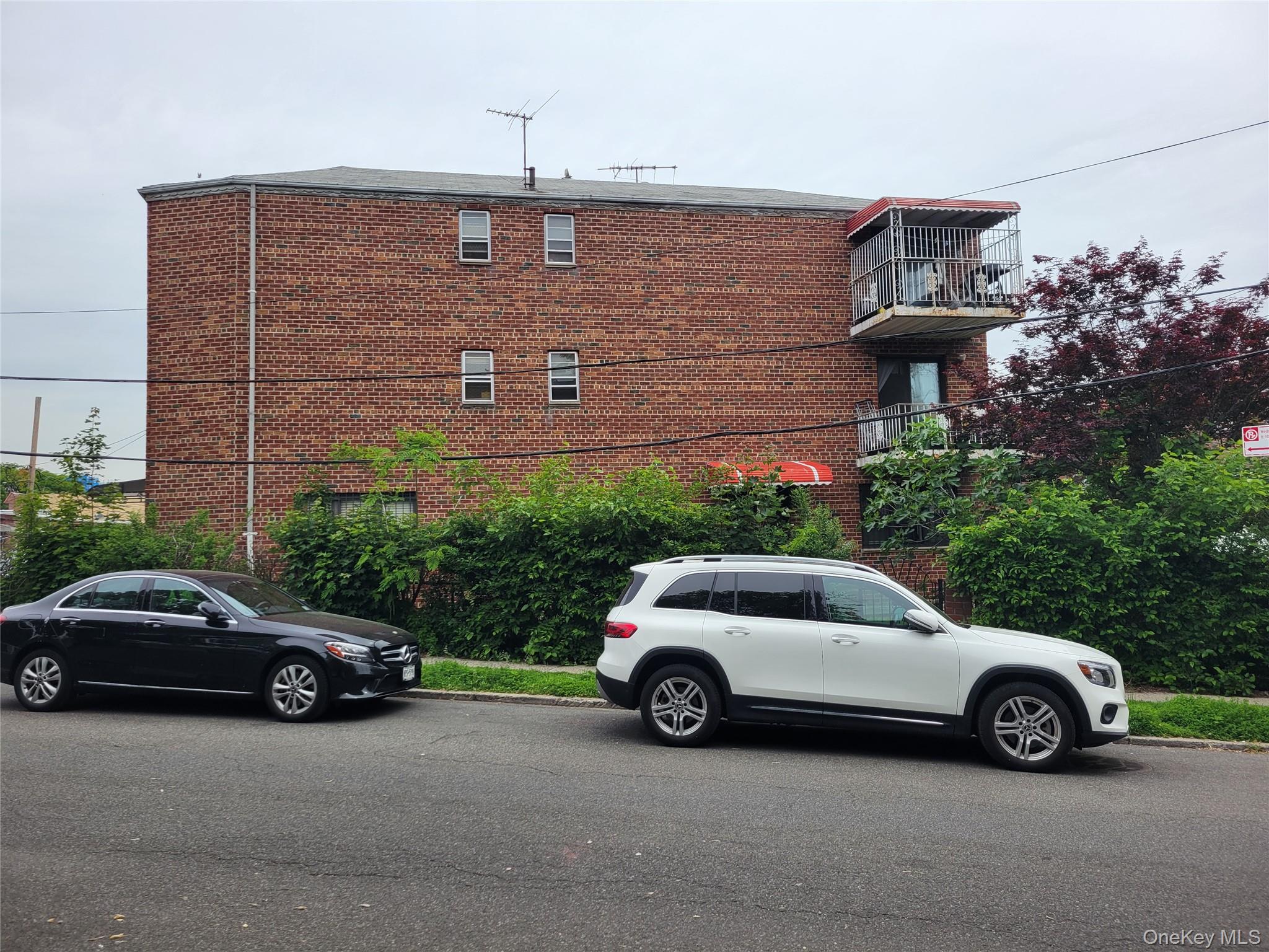 #2 photo, 79-15 Kneeland Avenue, クイーンズ区 Elmhurst , NY 11373
