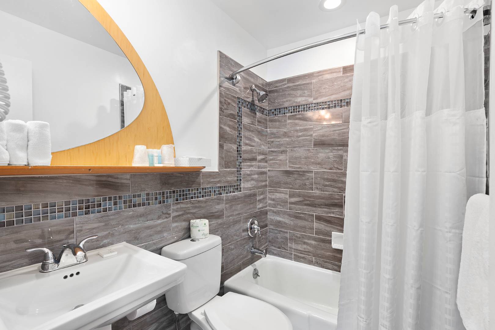 #7 photo, 1655 County Road 39, サフォーク郡 Southampton , NY 11968