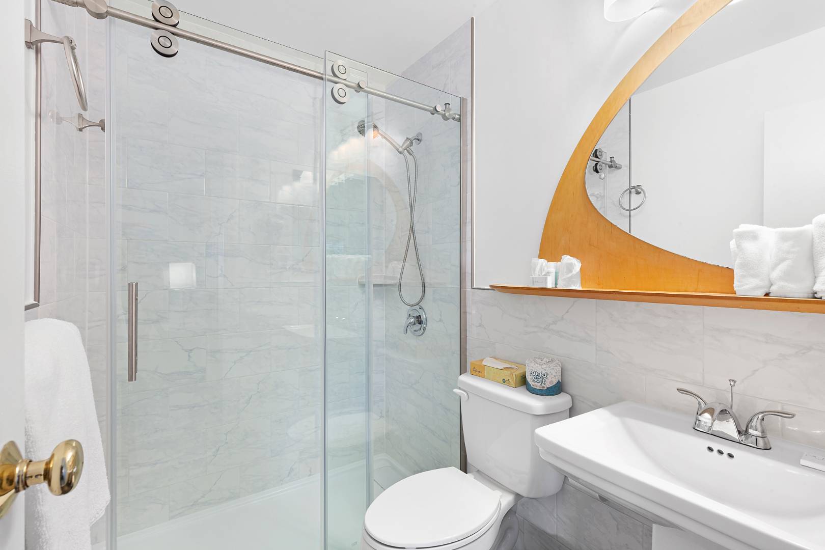 #8 photo, 1655 County Road 39, サフォーク郡 Southampton , NY 11968