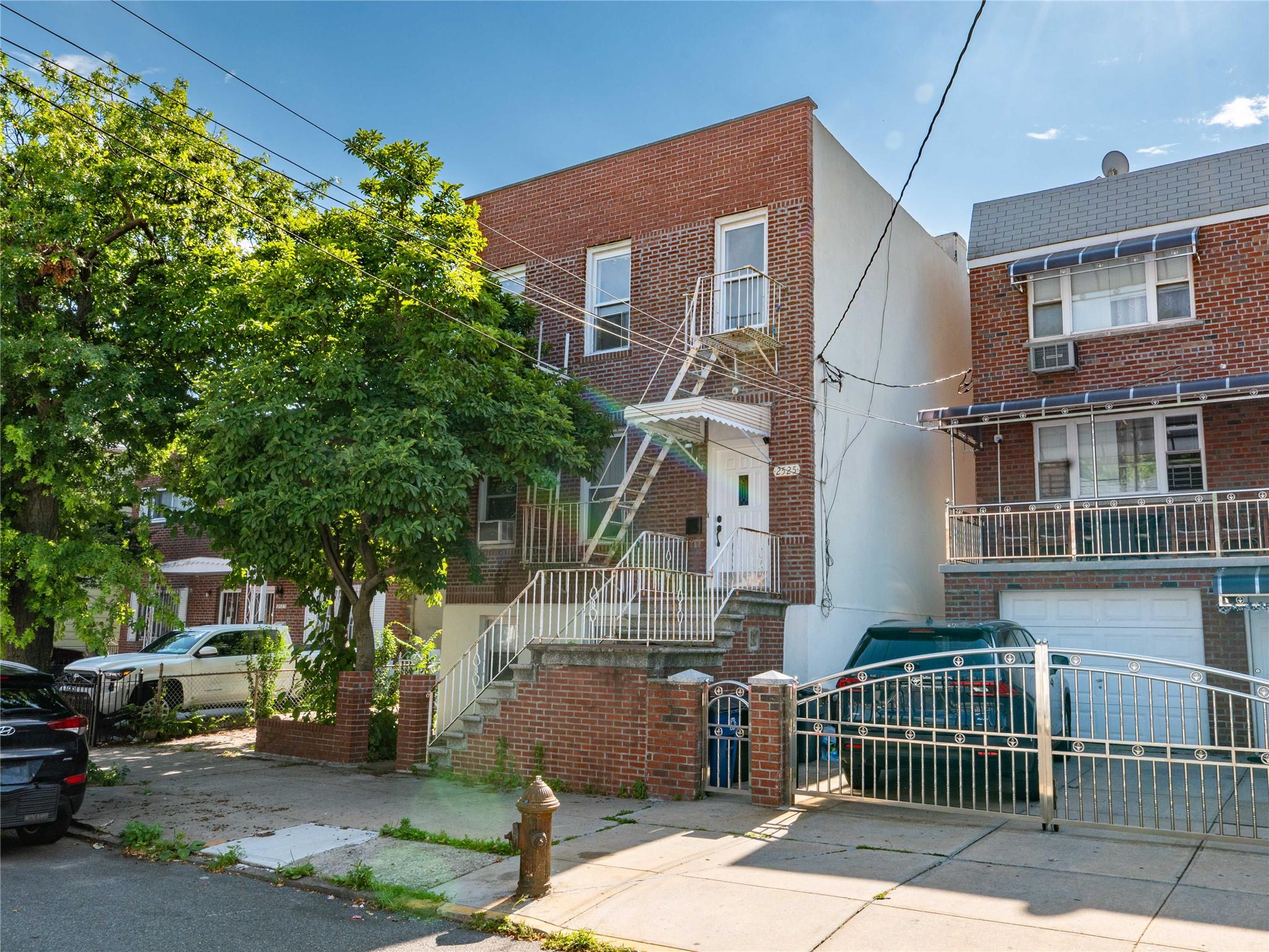 #1 photo, 2525 Radcliff Avenue, برونكس Bronx , NY 10469