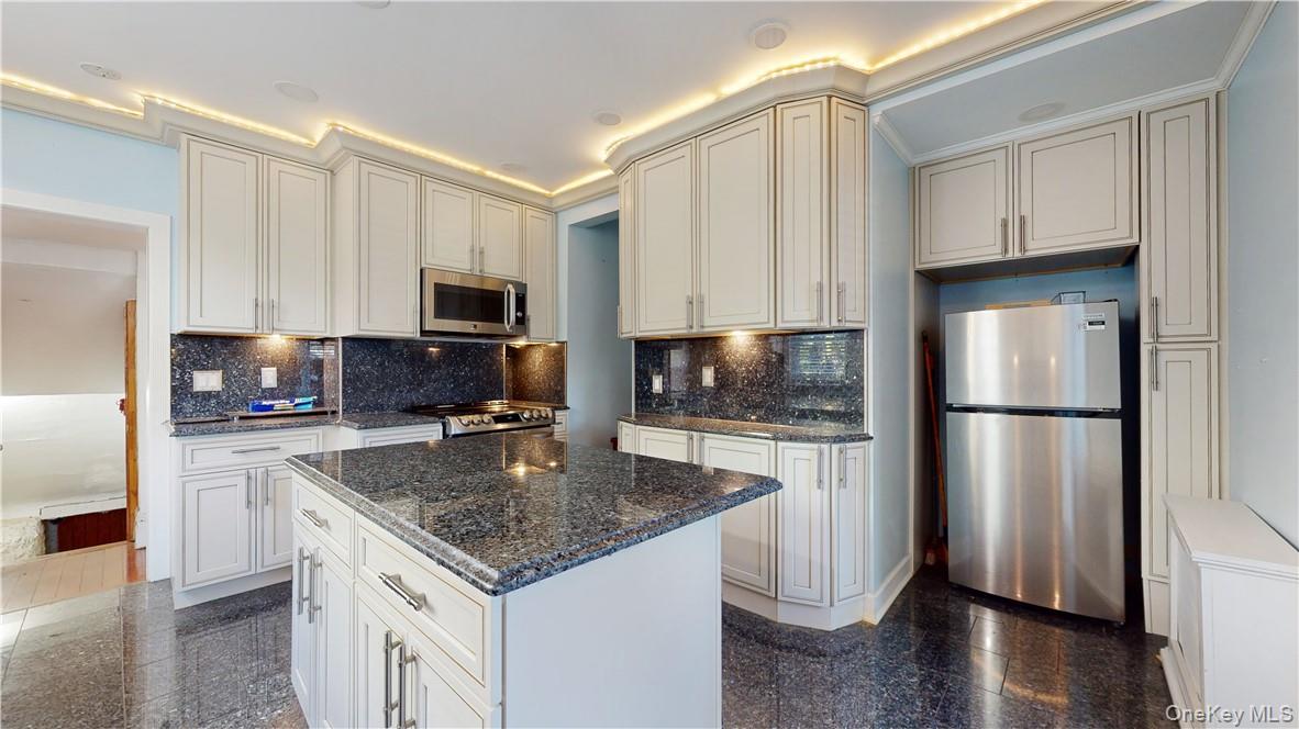 #6 photo, 14 Hamilton Avenue, New Rochelle , NY 10801