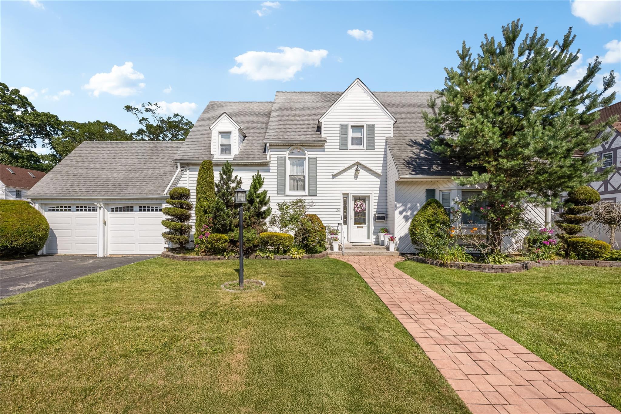 #1 photo, 24 Lawrence Avenue, Rockville Centre , NY 11570