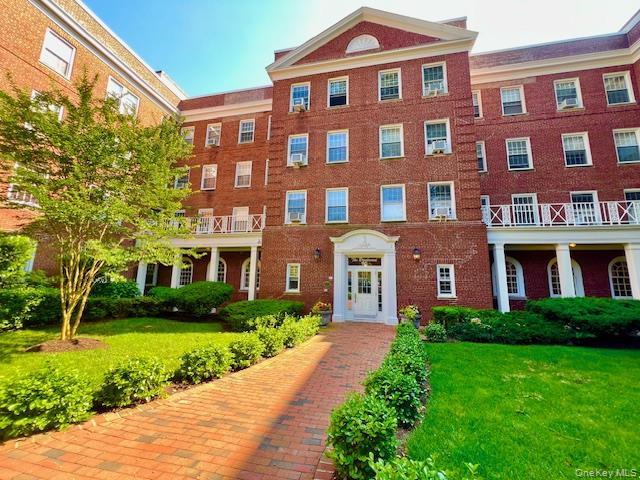 #3 photo, 90 Knightsbridge Road, ナッソー郡 Great Neck , NY 11021