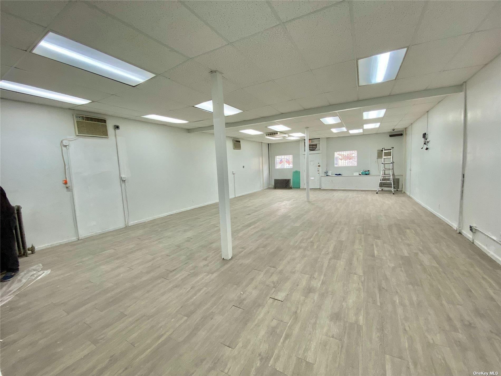 #10 photo, 120-17/19 18th Avenue, クイーンズ区 College Point , NY 11356