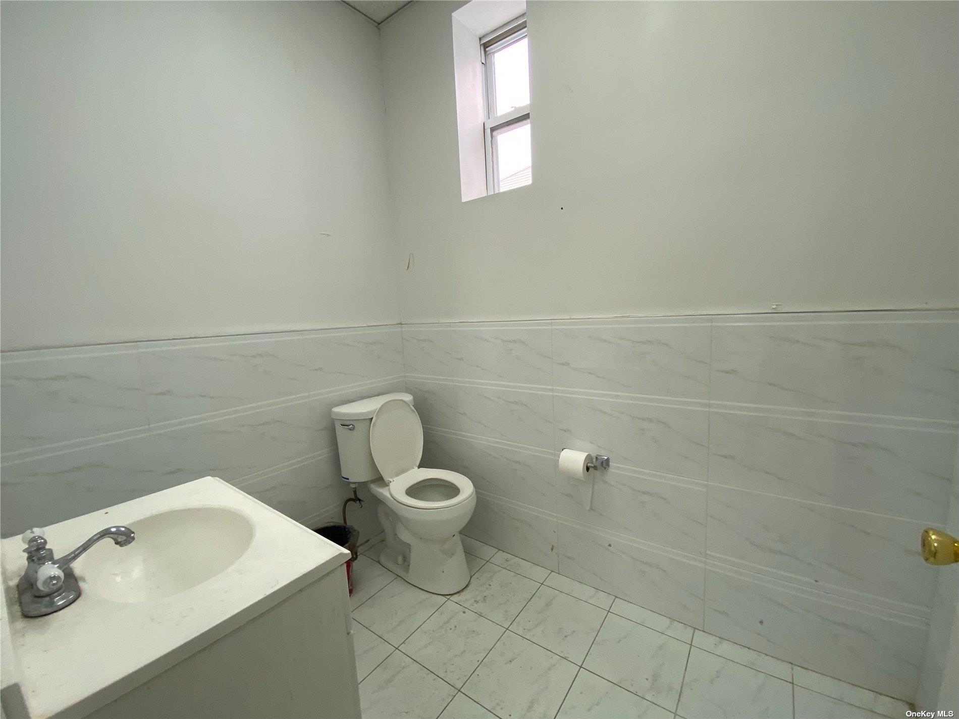 #12 photo, 120-17/19 18th Avenue, クイーンズ区 College Point , NY 11356