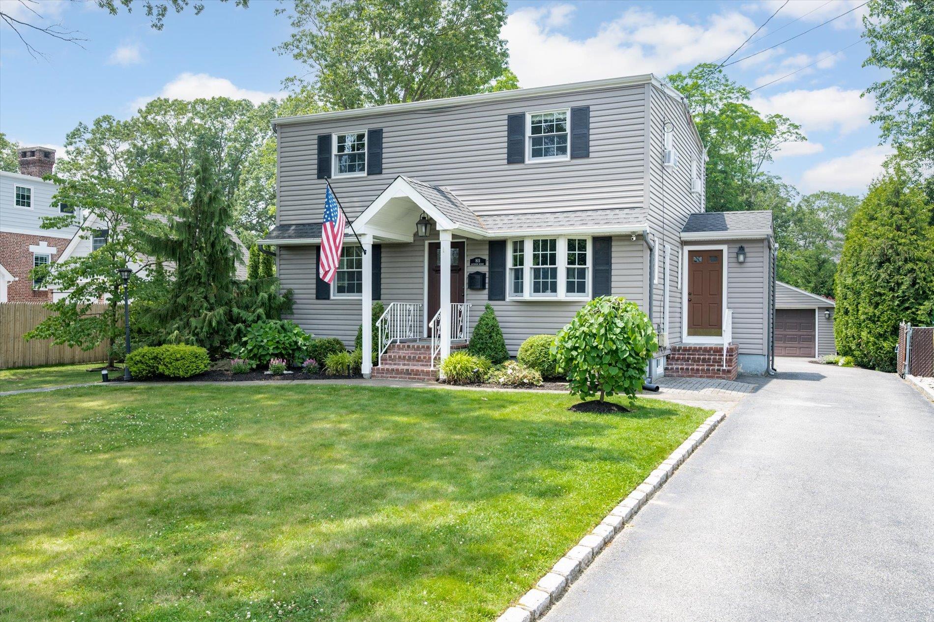 #1 photo, 801 Southside Avenue, 東長島 西艾斯利普 West Islip , NY 11795