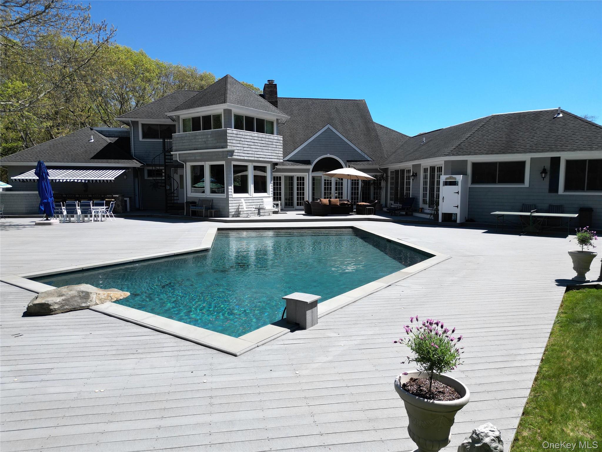 #11 photo, 124 Montauk Highway, サフォーク郡 Westhampton , NY 11977