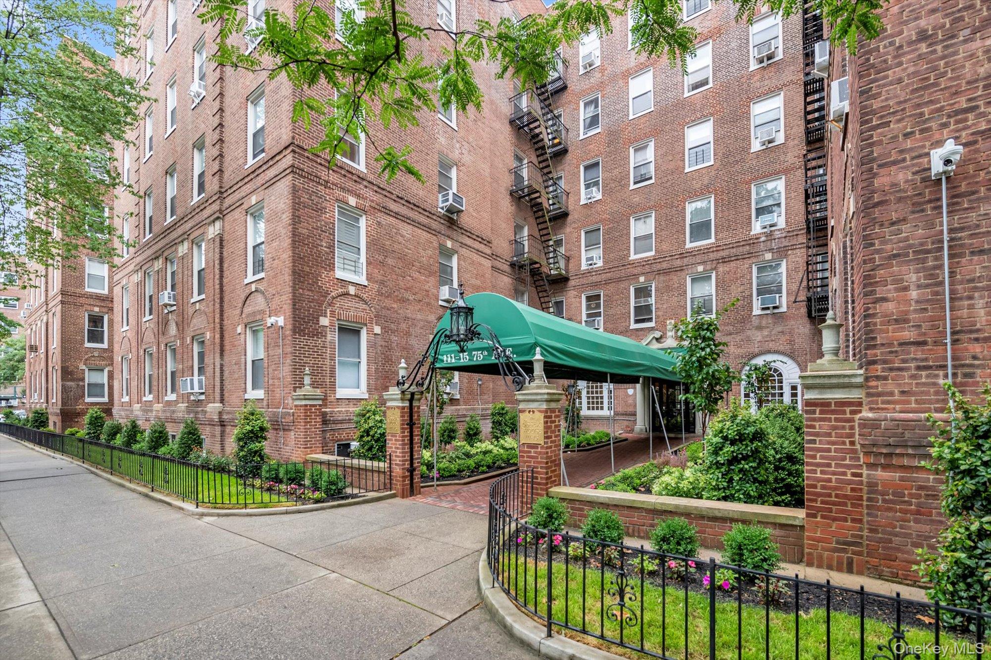 #1 photo, 111-15 75th Avenue, 皇后區 森林小丘 Forest Hills , NY 11375