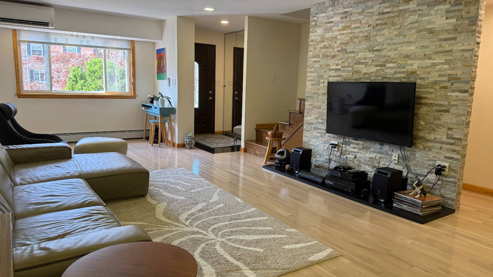 #1 photo, 240-31 65 Ave, Douglaston , NY 11362