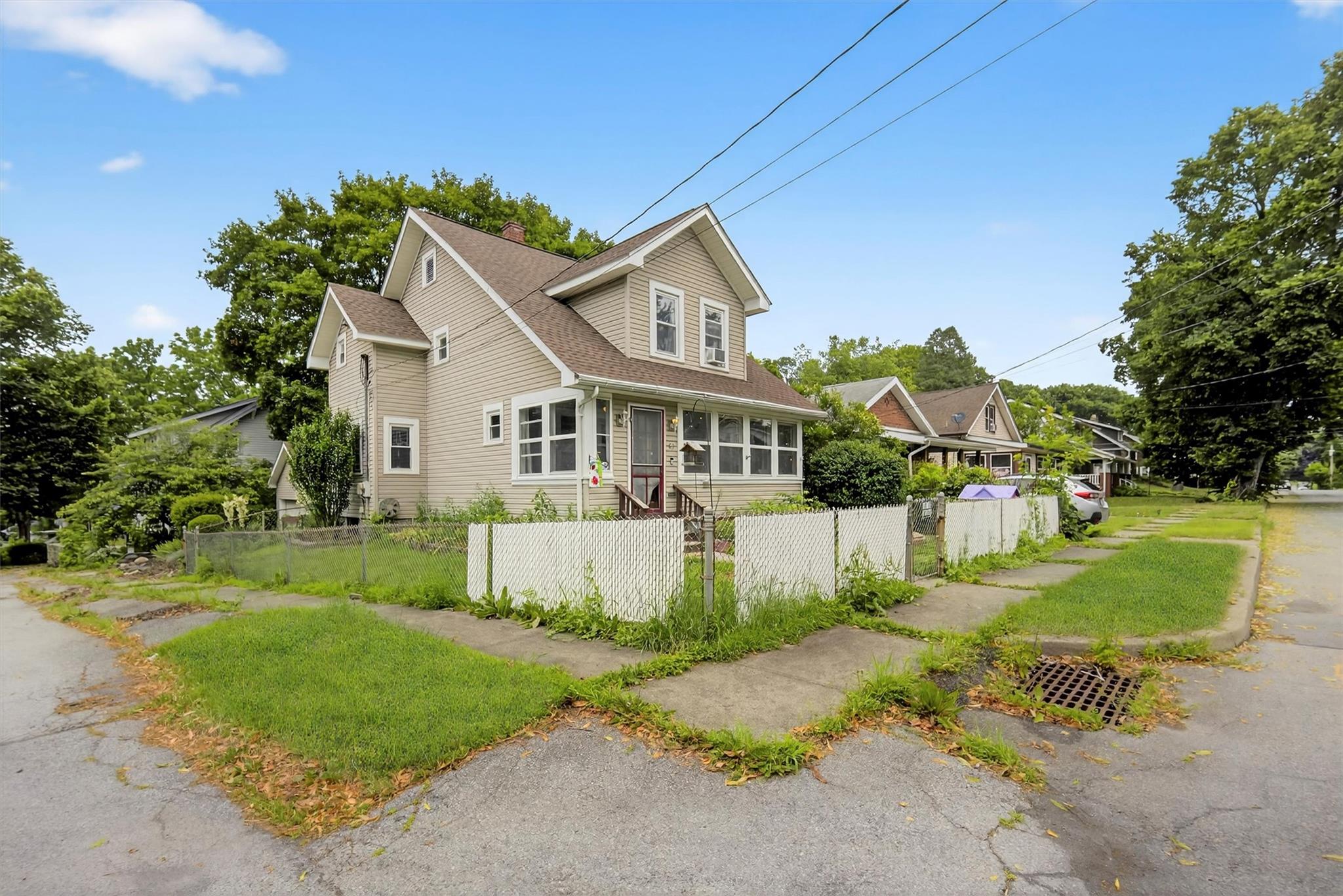 #1 photo, 63 Oakdale Avenue, 紐約州 Poughkeepsie , NY 12601