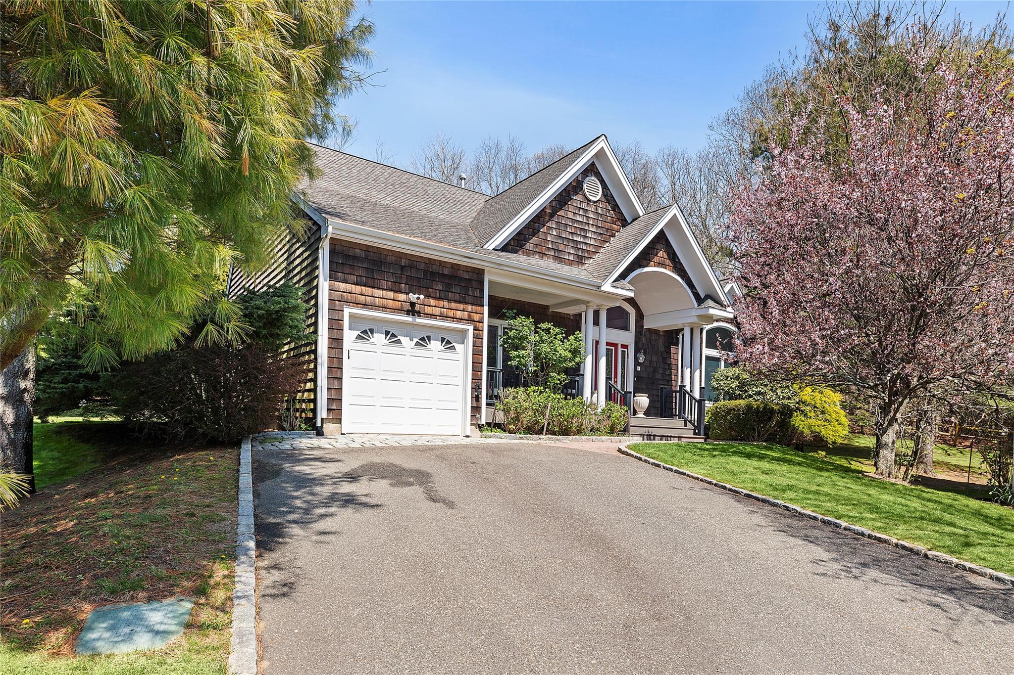 #1 photo, 6 Covey Court, East Hampton , NY 11937