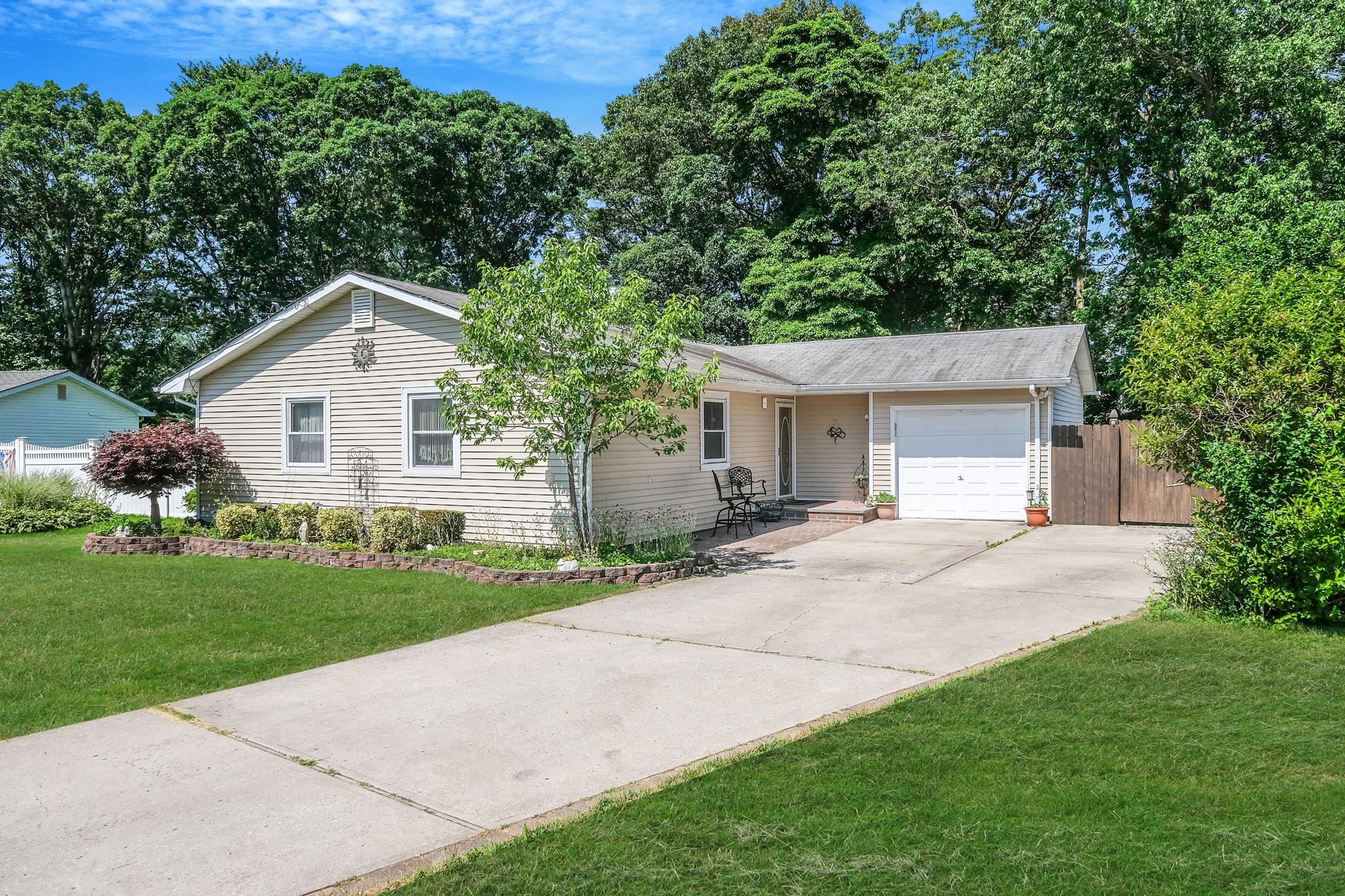 #1 photo, 7 Stanley Court, 東長島 Ronkonkoma , NY 11779