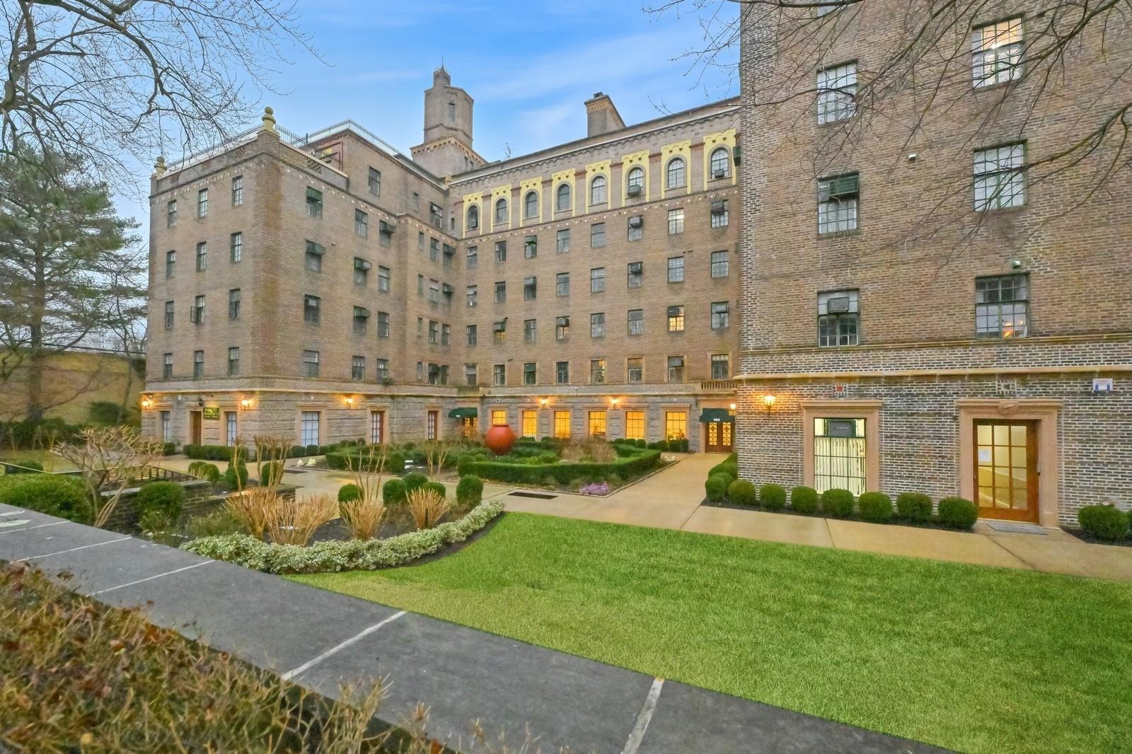 #1 photo, 160 Middle Neck Road, ناسو Great Neck , NY 11021