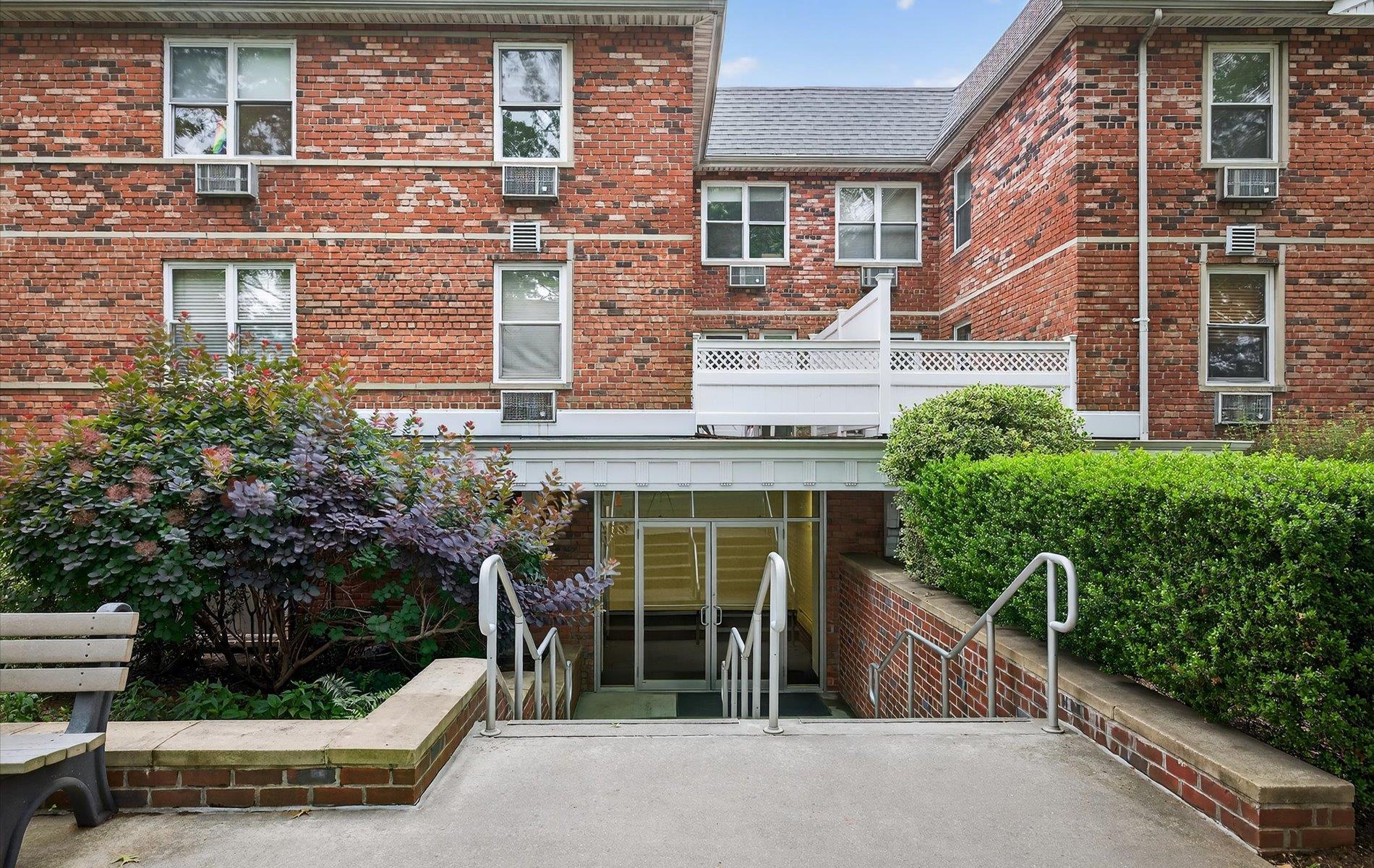 #2 photo, 40 Daley Place, ナッソー郡 Lynbrook , NY 11563