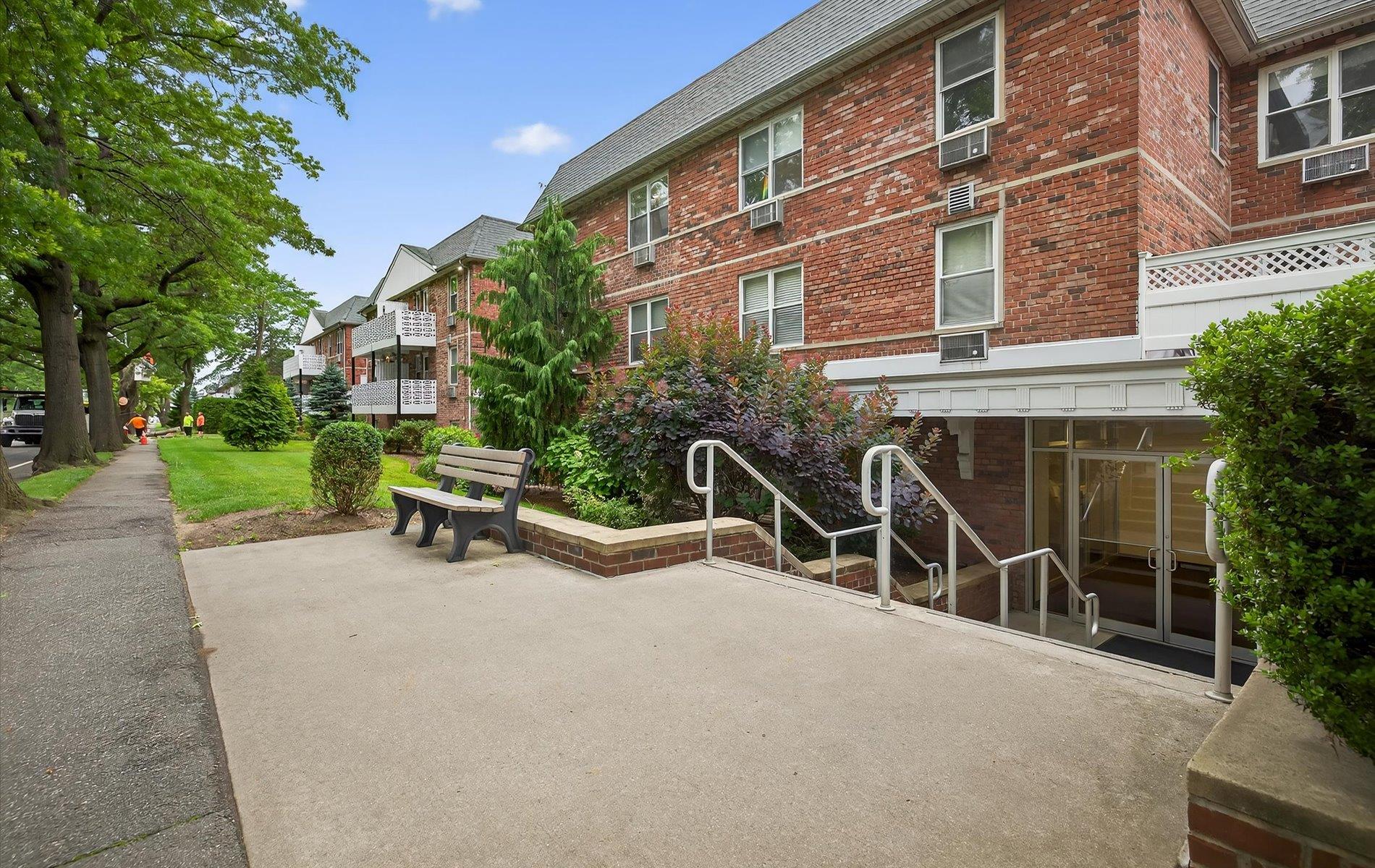 #3 photo, 40 Daley Place, ナッソー郡 Lynbrook , NY 11563