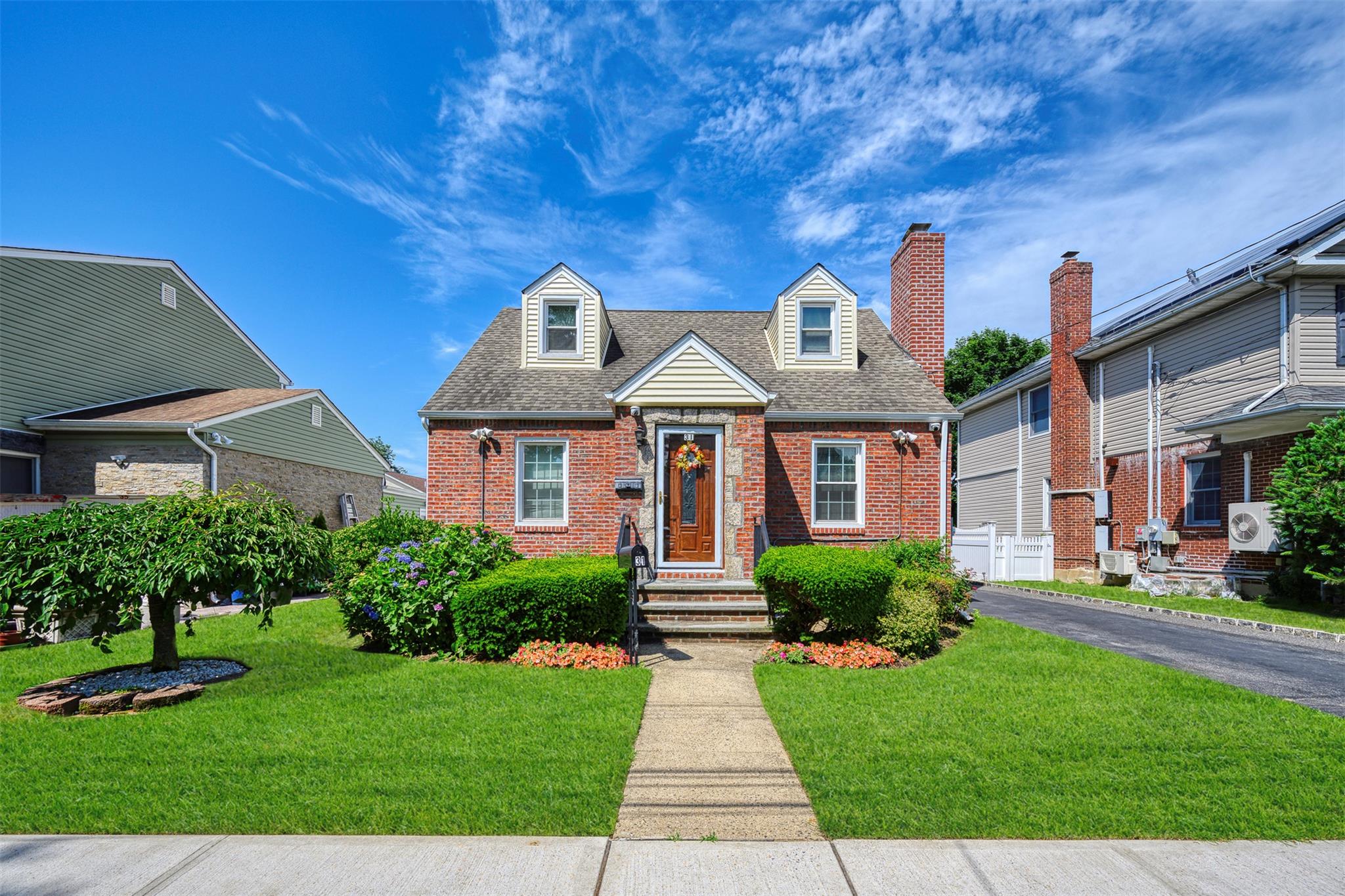 #1 photo, 31 Pilgrim Street, New Hyde Park , NY 11040