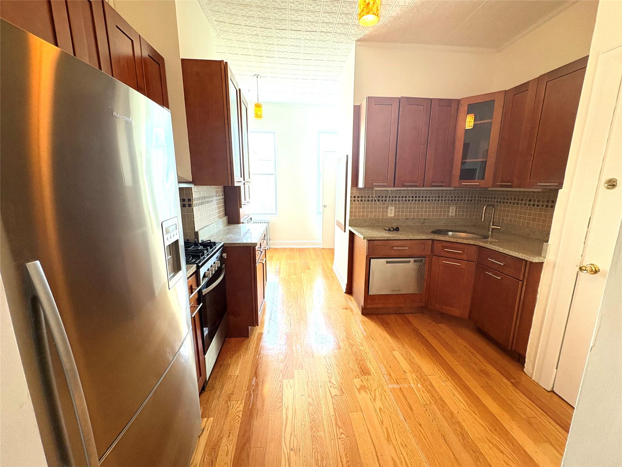 #1 photo, 303 Onderdonk Ave, 皇后區 瑞吉屋 Ridgewood , NY 11385